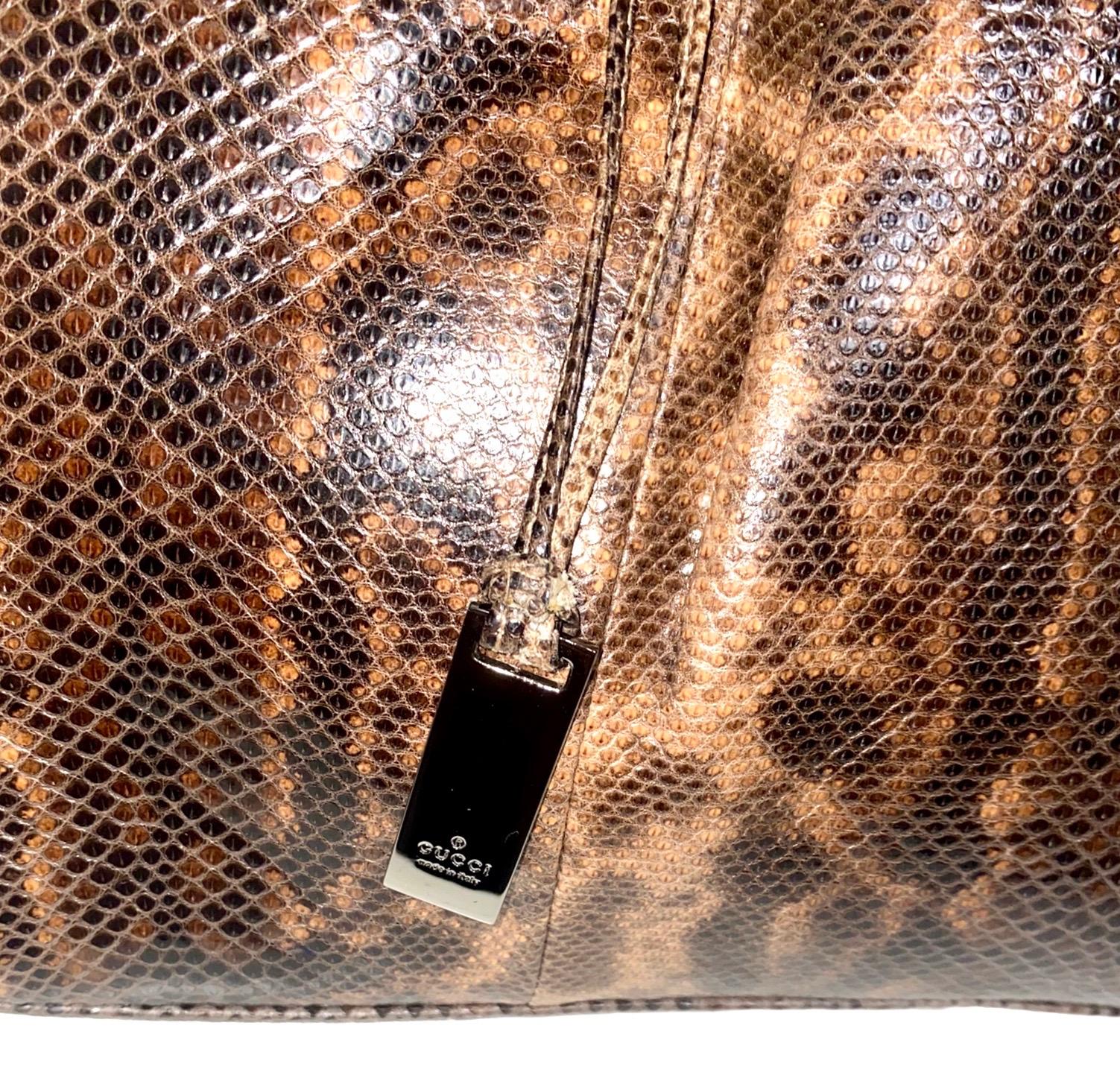 EXTREM RARE GUCCI BY TOM FORD
EXOTIC KARUNG SKIN BAG

FEATURED ON BOTH GUCCI'S RUNWAY SHOW FW 1999
AND IN GUCCI'S AD CAMPAIGN


Very rare and exclusive GUCCI signature piece
Collector's Item! 
Limited Edition aus der GUCCI FW 1999 Kollektion
Edles
