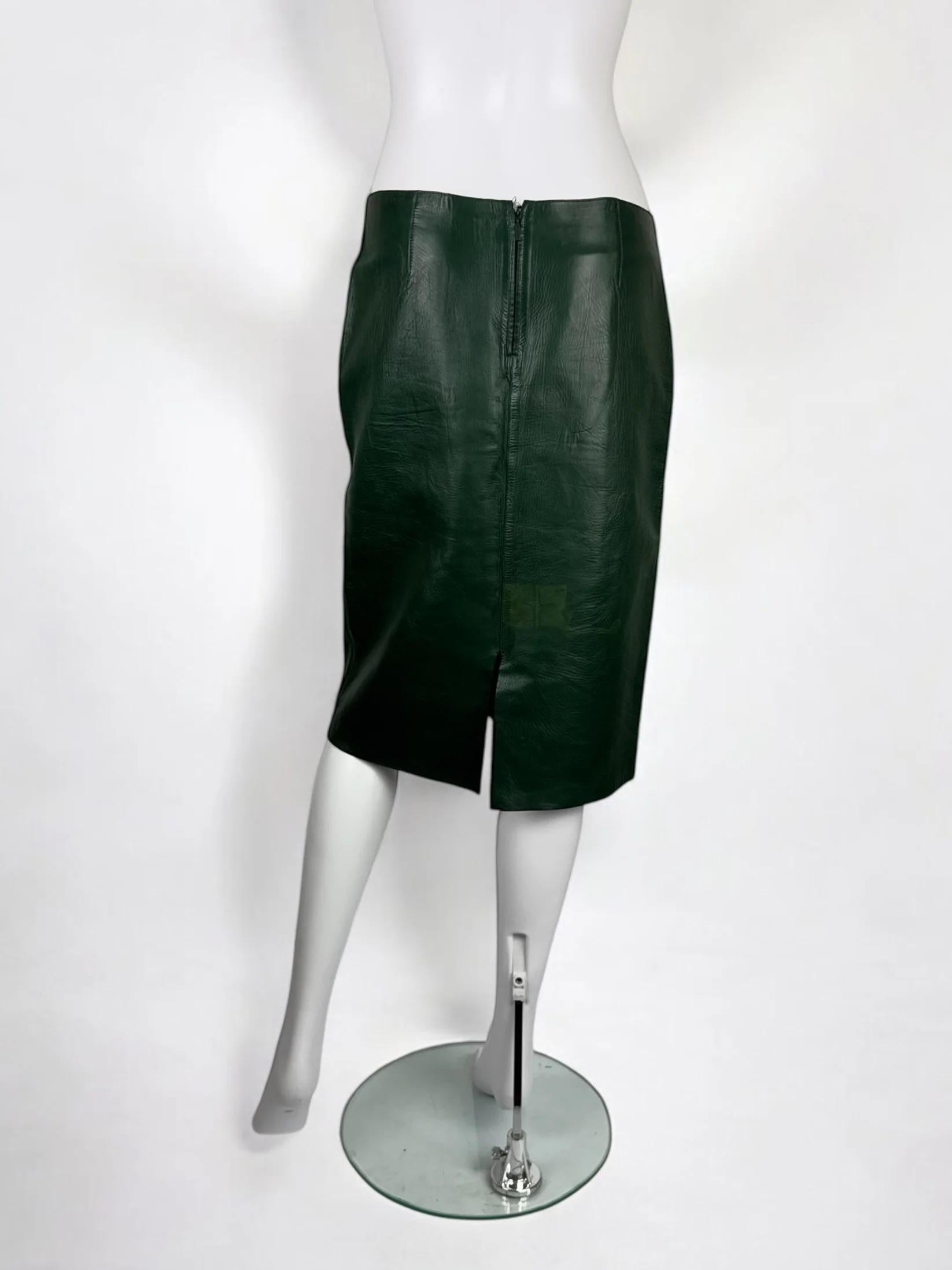 Rare jupe Gucci by Tom Ford en cuir vert et fourrure, FW 1999 en vente 1
