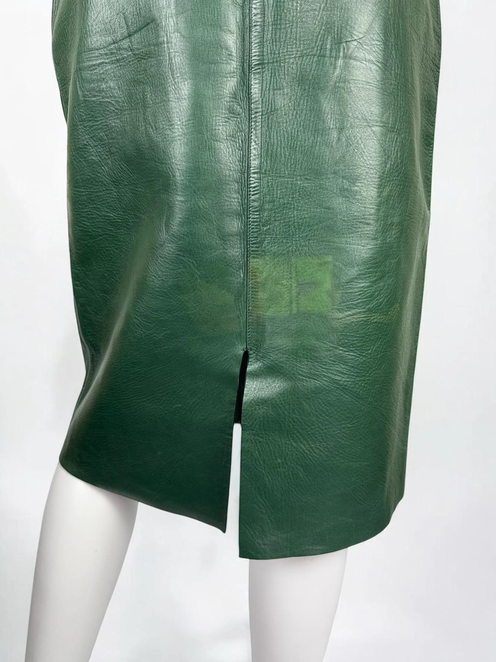 Rare jupe Gucci by Tom Ford en cuir vert et fourrure, FW 1999 en vente 2