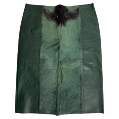 Rare jupe Gucci by Tom Ford en cuir vert et fourrure, FW 1999