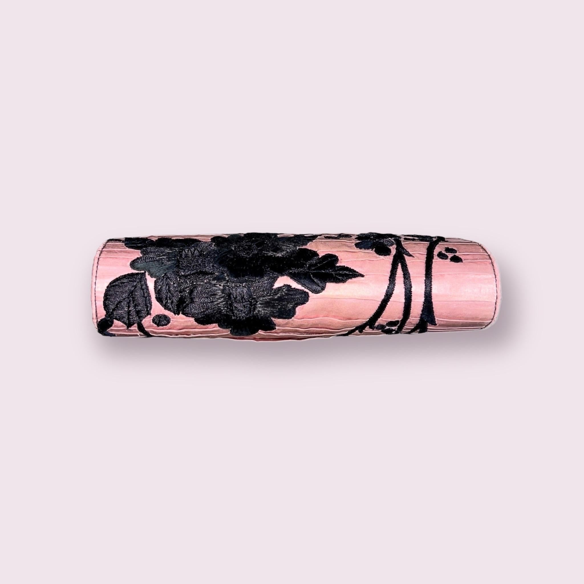 RARE Gucci by Tom Ford S/S 2003 Pink Embroidered Kimono Clutch Bag Purse For Sale 7