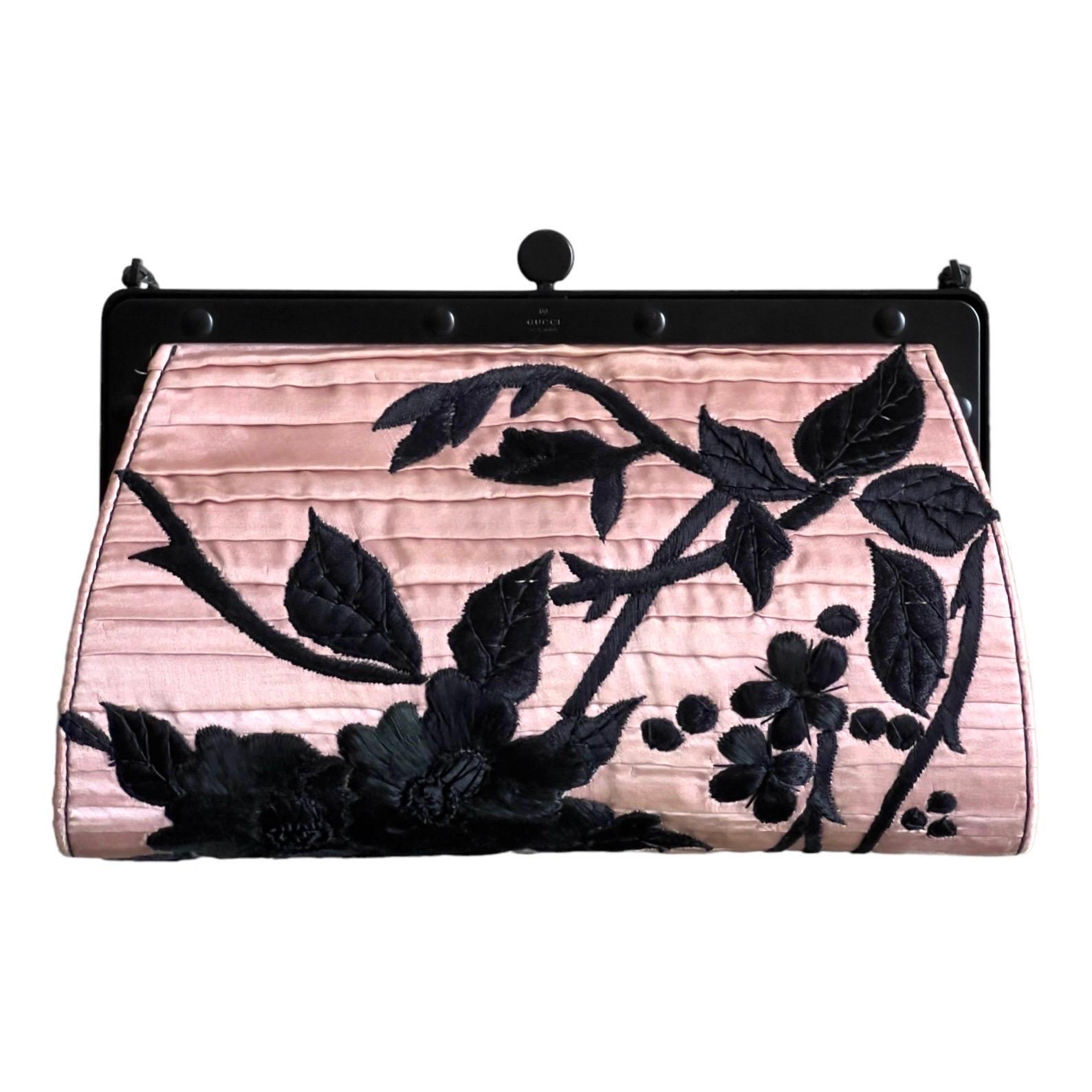 RARE Gucci by Tom Ford S/S 2003 Pink Embroidered Kimono Clutch Bag Purse In Good Condition For Sale In Switzerland, CH