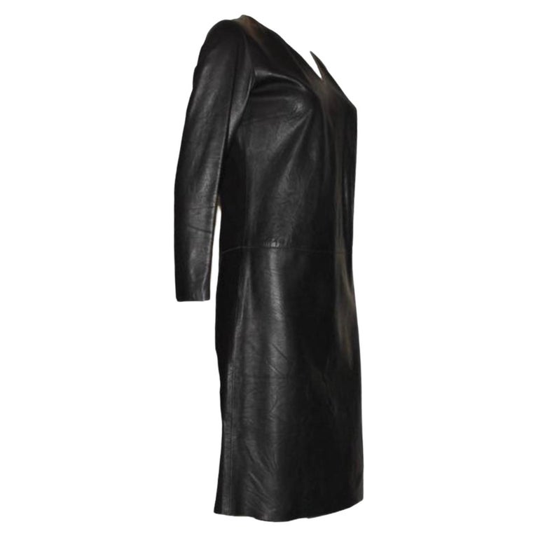     Beautiful black GUCCI leather dress
    From GUCCI by TOM FORD SS 2000 MIllennium collection
    Made in Italy
    Simply slips on
    Softest, thin crinkled leather
    Metal plate on back, discreetly engraved with 