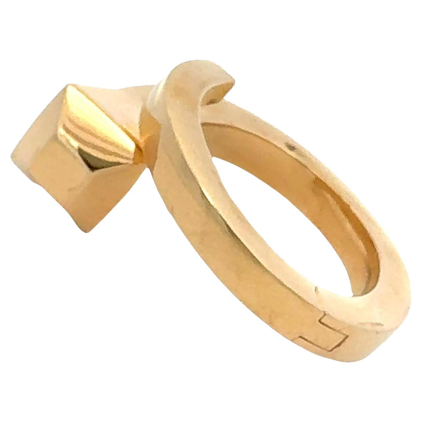 Modern Rare Gucci Chiodo Hinged Bypass 18K Yellow Gold Cuff Bangle Bracelet Size 16