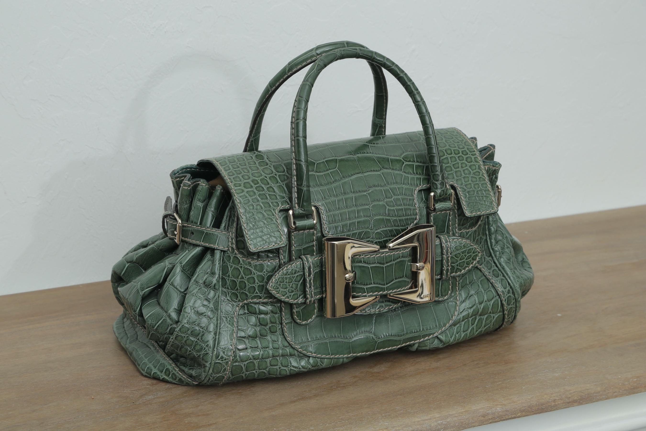 Limitierte Auflage der grünen Queen-Krokodiltasche.  Dies ist eine wunderschöne Krokodil-Reisetasche mit zwei Griffen mit einem 4