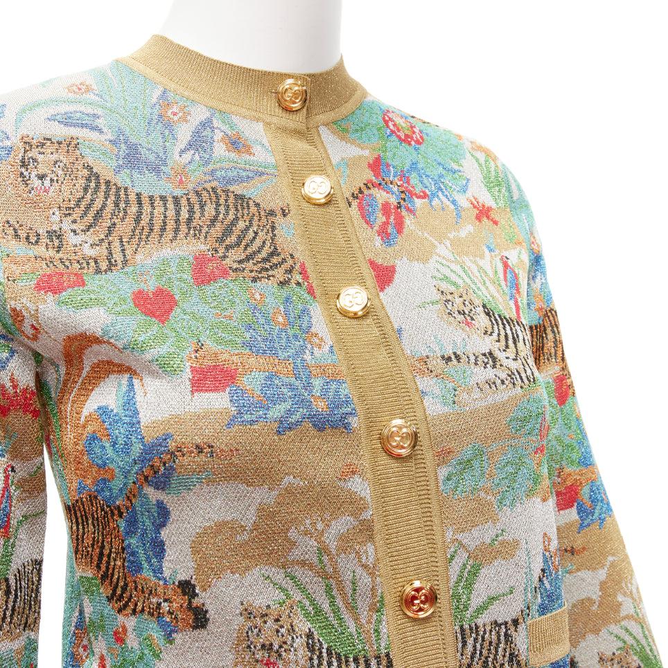 rare GUCCI Limited oriental tiger metallic gold lurex GG button cardigan XXS
Reference: AAWC/A00626
Brand: Gucci
Designer: Alessandro Michele
Collection: Chinese New Year of Tiger
Material: Viscose, Blend
Color: Other, Other
Pattern: Other
Closure: