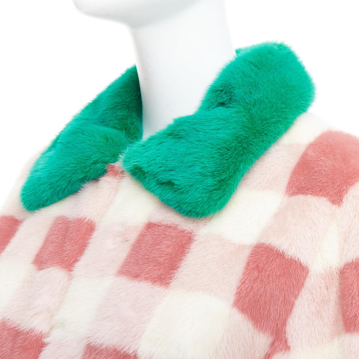 rare GUCCI pink cream checkered dye mink fur green collar long coat IT38 XS
Reference: NKLL/A00429
Brand: Gucci
Designer: Alessandro Michele
Material: Fur
Color: Pink, Green
Pattern: Checkered
Closure: Hook & Bar
Lining: Multicolour Silk
Extra