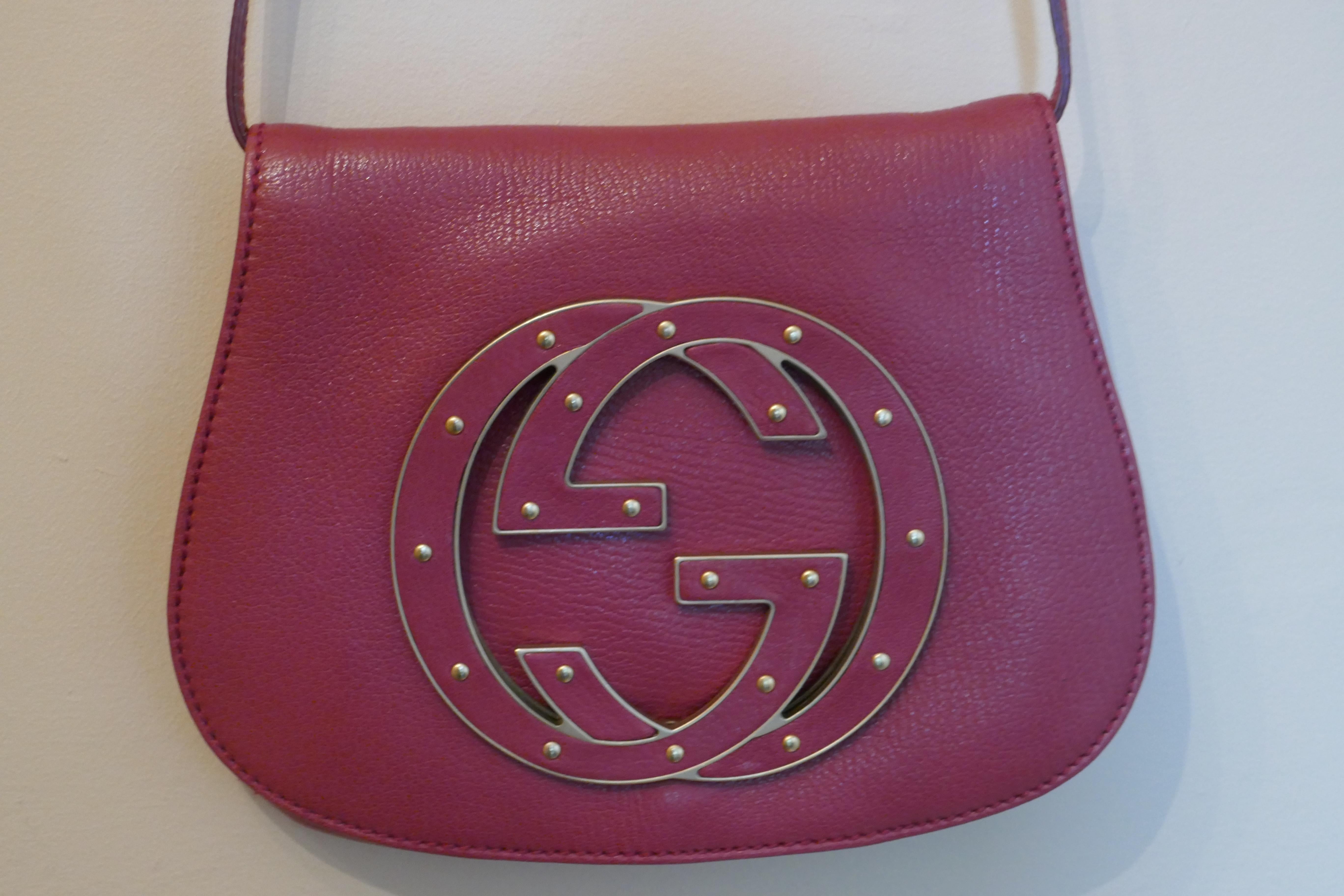 Gucci - Sac à bandoulière porté épaule en cuir rose « Soho », rare et rare   en vente 12