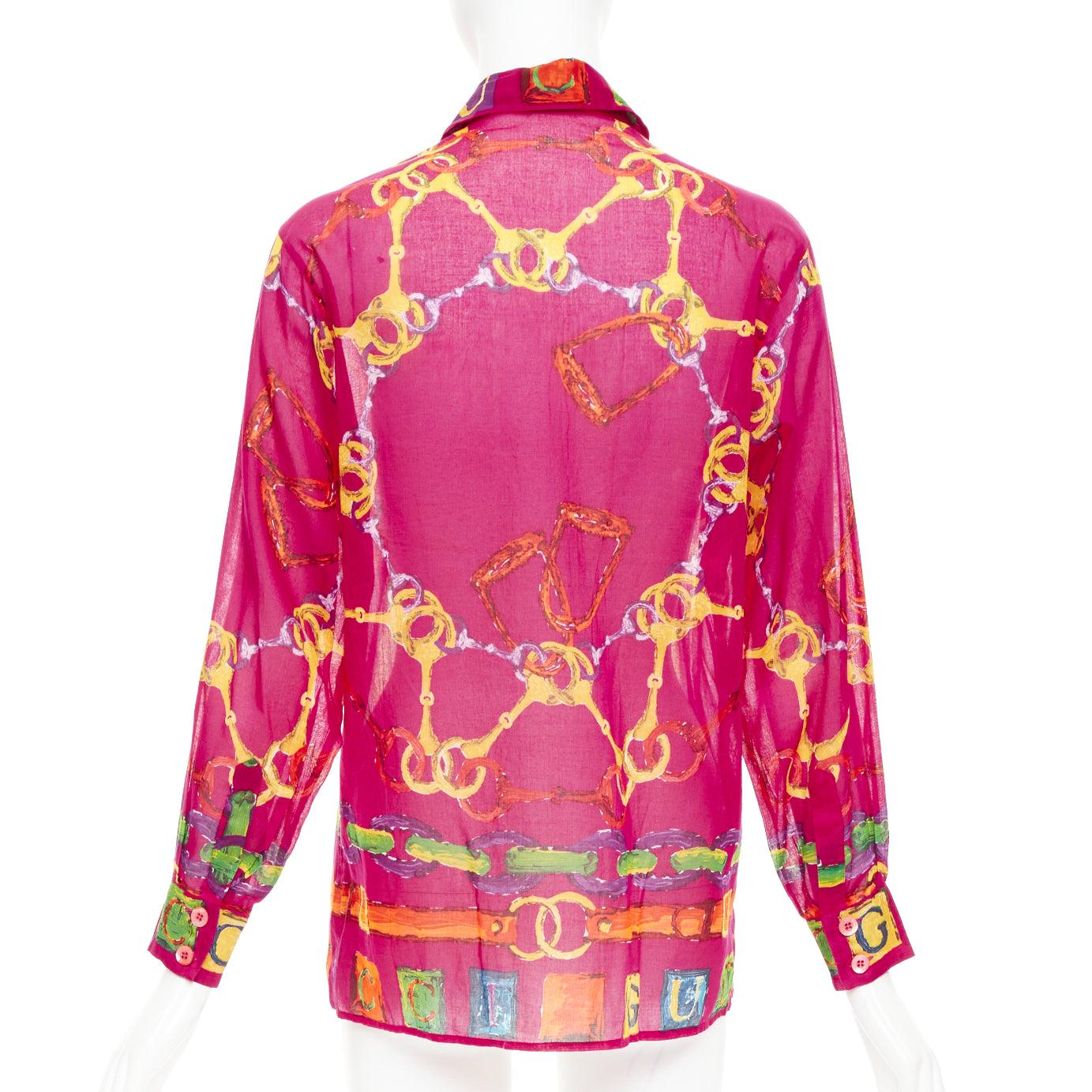 rare GUCCI Tom Ford 1996 Vintage rose or GG chain belt print cotton shirt IT38 XS
Référence : TGAS/F00127
Marque : Gucci
Designer : Tom Ford
Collectional : 1996
Matériau : Coton
Couleur : rose, or
Motif : Chaîne
Fermeture : bouton
Fabriqué en :