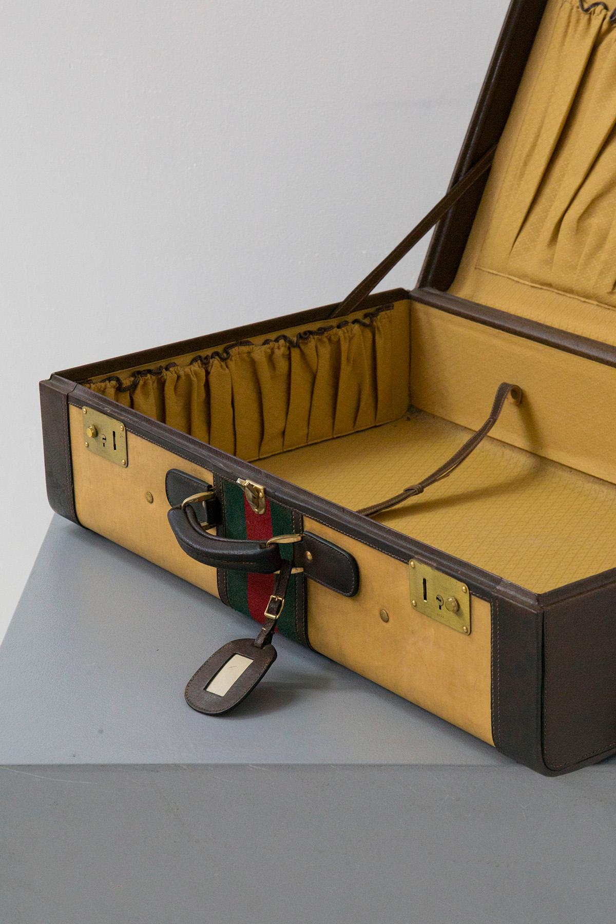 Rare Gucci Travel suitcase in fabric and leather, original label 4