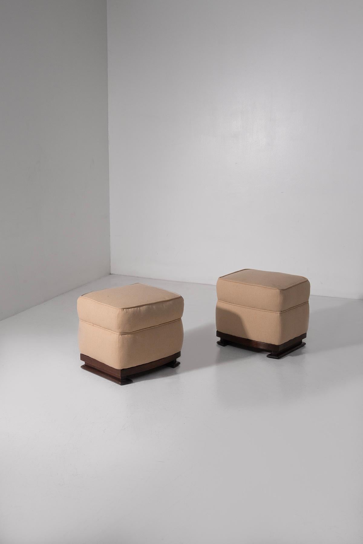 Élégante paire de poufs ou tabourets italiens des années 1940 - Design original attribué à Guglielmo Ulrich

Cette paire exceptionnelle de poufs (ou tabourets) date des années 1940 et est attribuée au célèbre designer italien Guglielmo Ulrich,