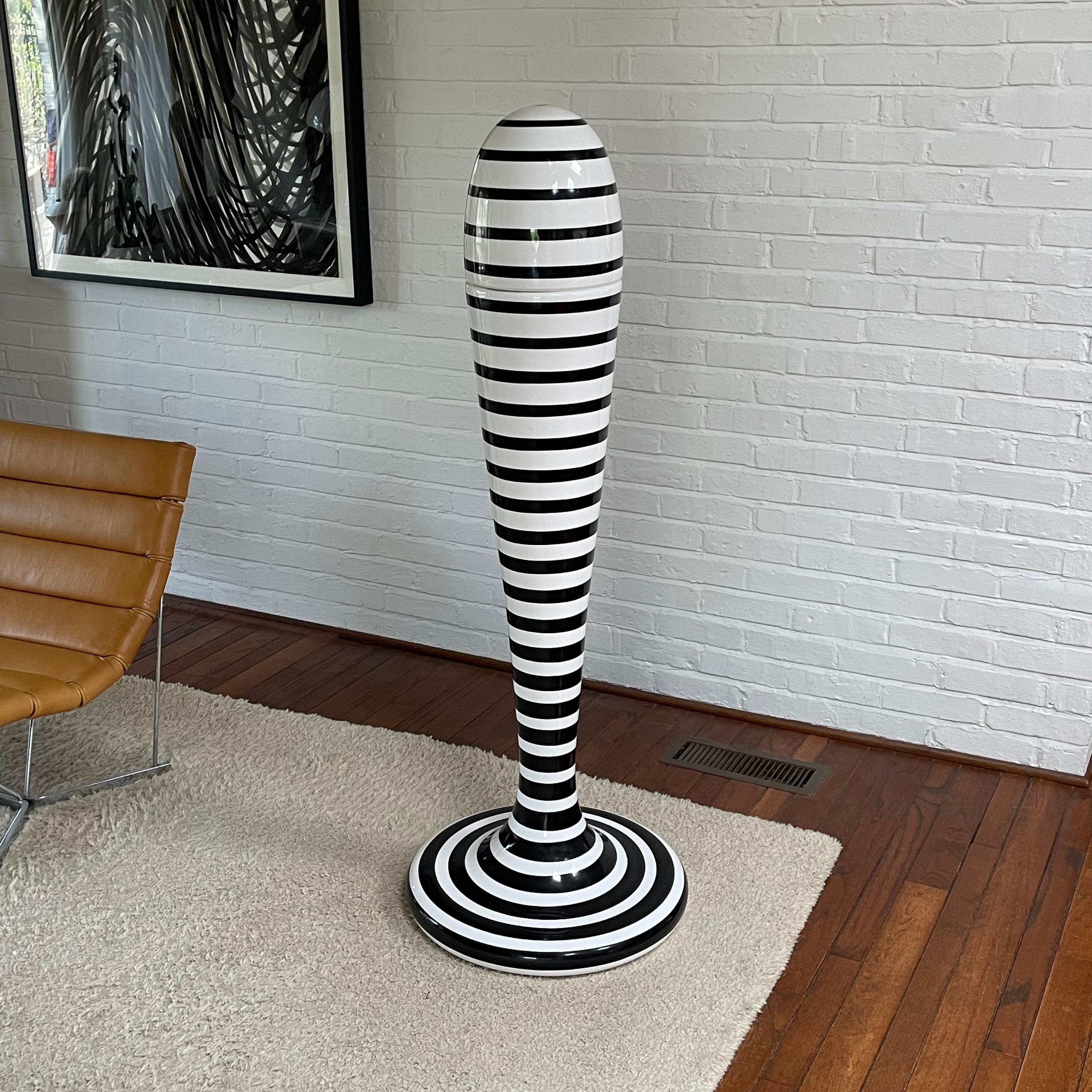 Rare vase/sculpture « Lingam » de Guido Venturini par Alessi en vente 4
