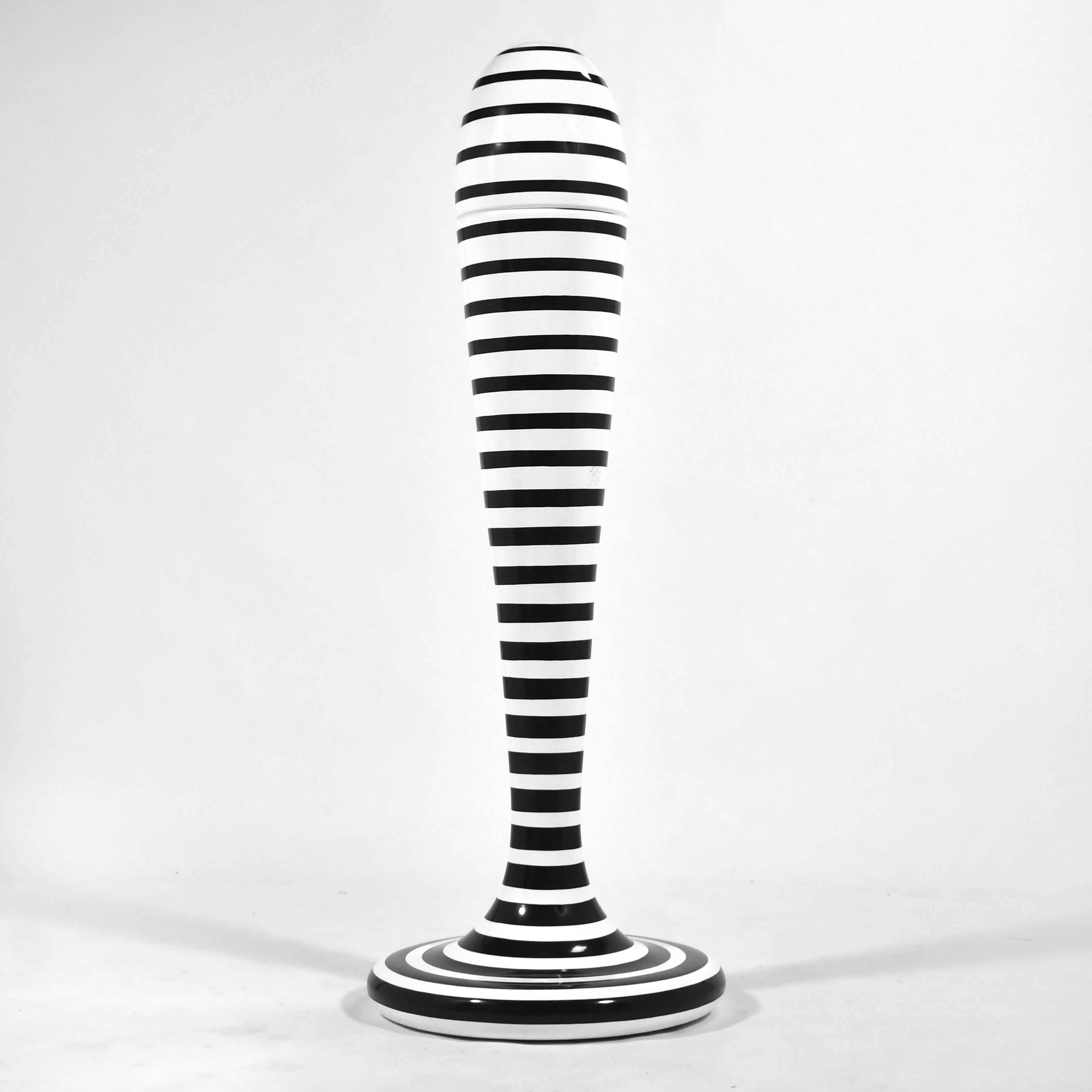 italien Rare vase/sculpture « Lingam » de Guido Venturini par Alessi en vente