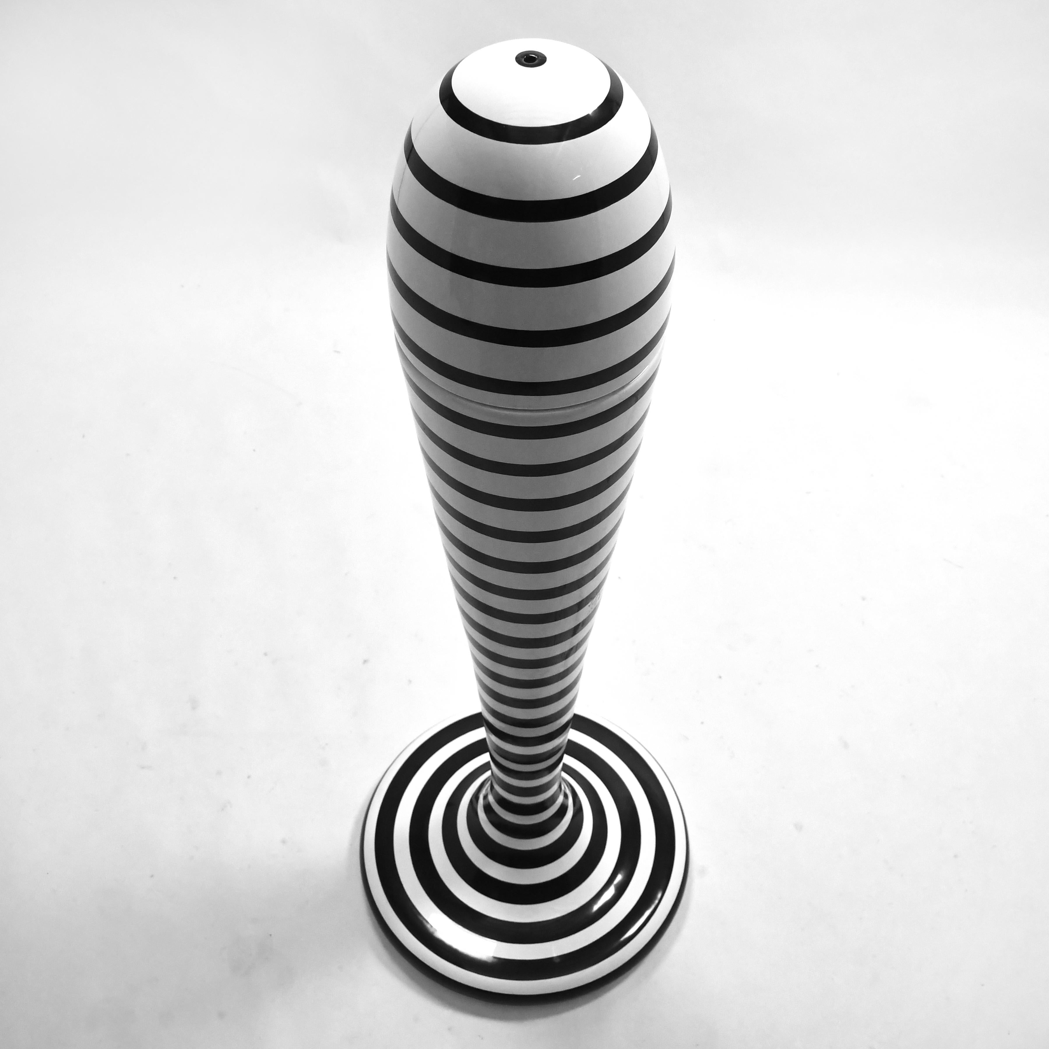 XXIe siècle et contemporain Rare vase/sculpture « Lingam » de Guido Venturini par Alessi en vente