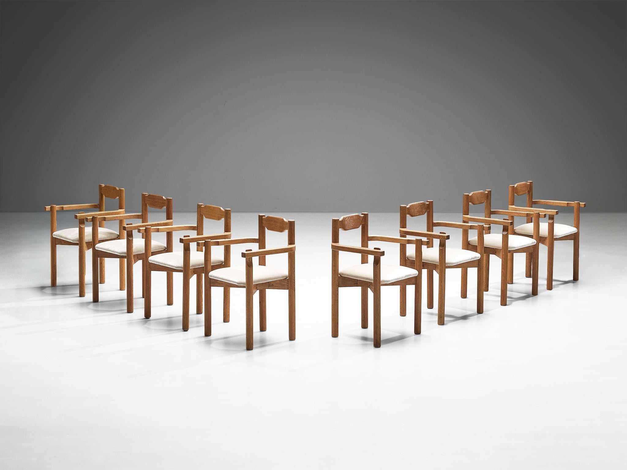 Guillerme & Chambron für Votre Maison, Satz von acht Esszimmerstühlen, Eiche, neu gepolstert mit Mohair, Frankreich, 1960er Jahre

Dieses seltene Sessel-Set wurde von dem französischen Designer-Duo Jacques Chambron und Robert Guillerme entworfen.