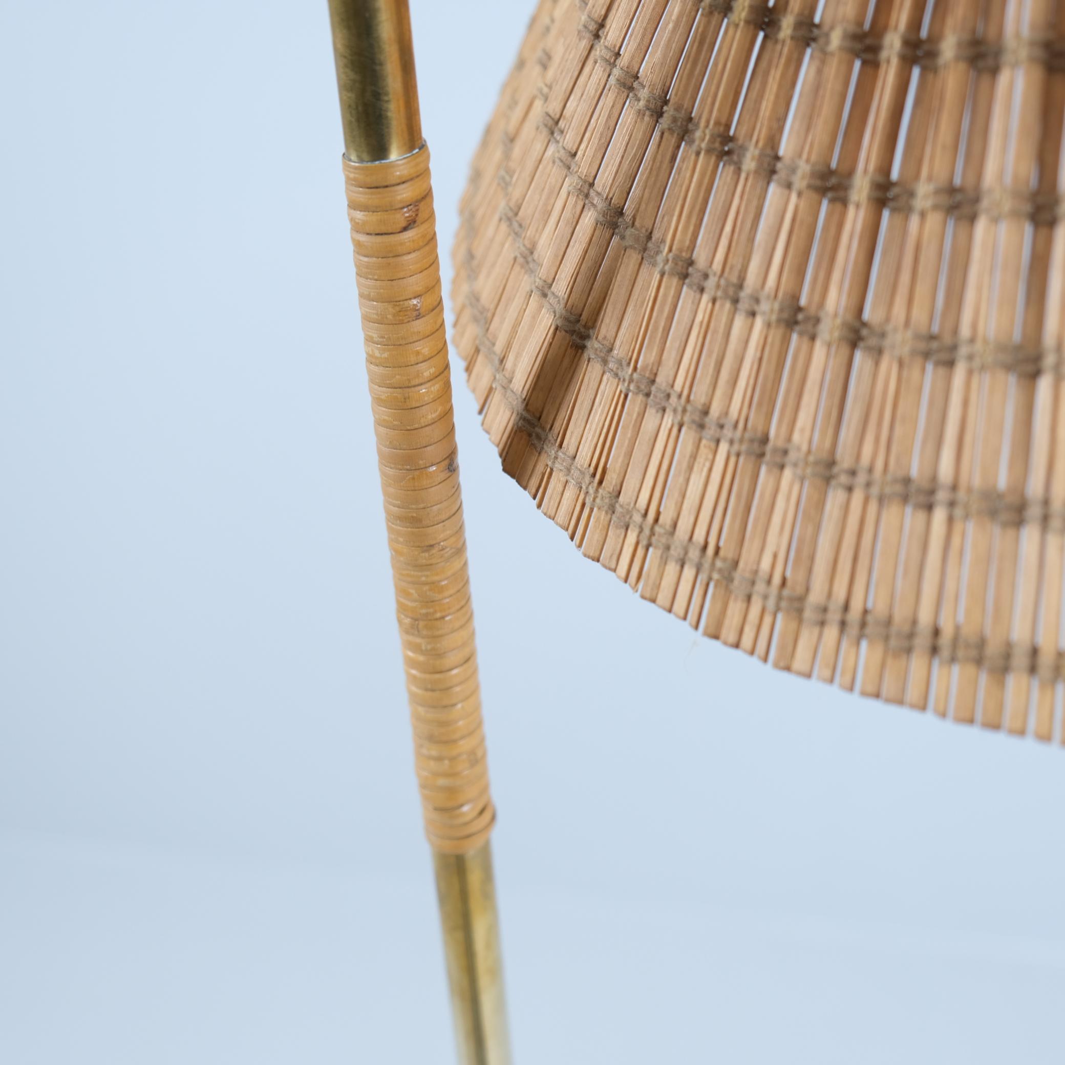 Seltene Gunnel Nyman Stehlampe aus Messing und Rattan Modell Nr. 62043 von Idman, 1940er Jahre im Angebot 1