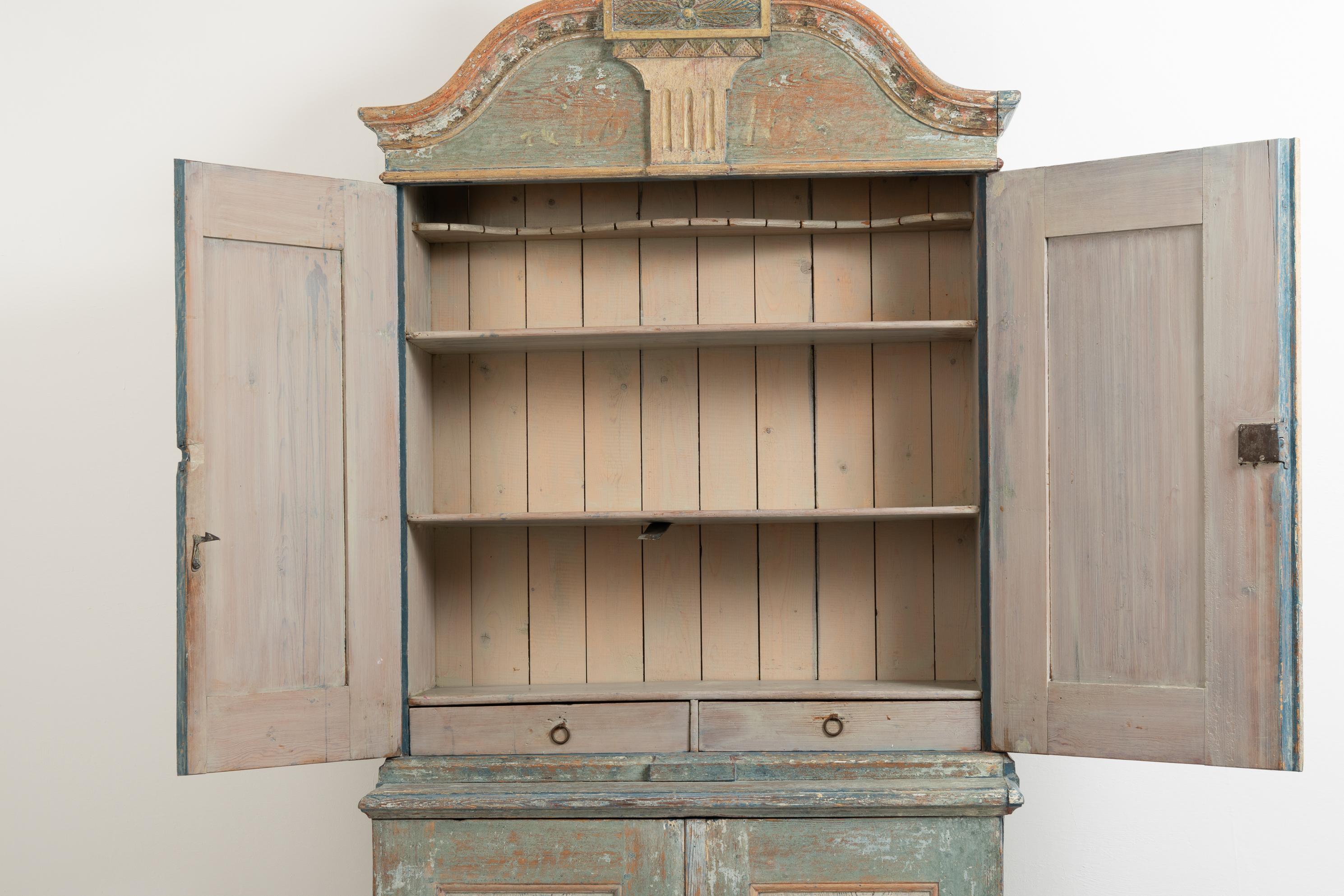 Rare Gustavian 19th Century Swedish Cabinet In Good Condition In Kramfors, SE