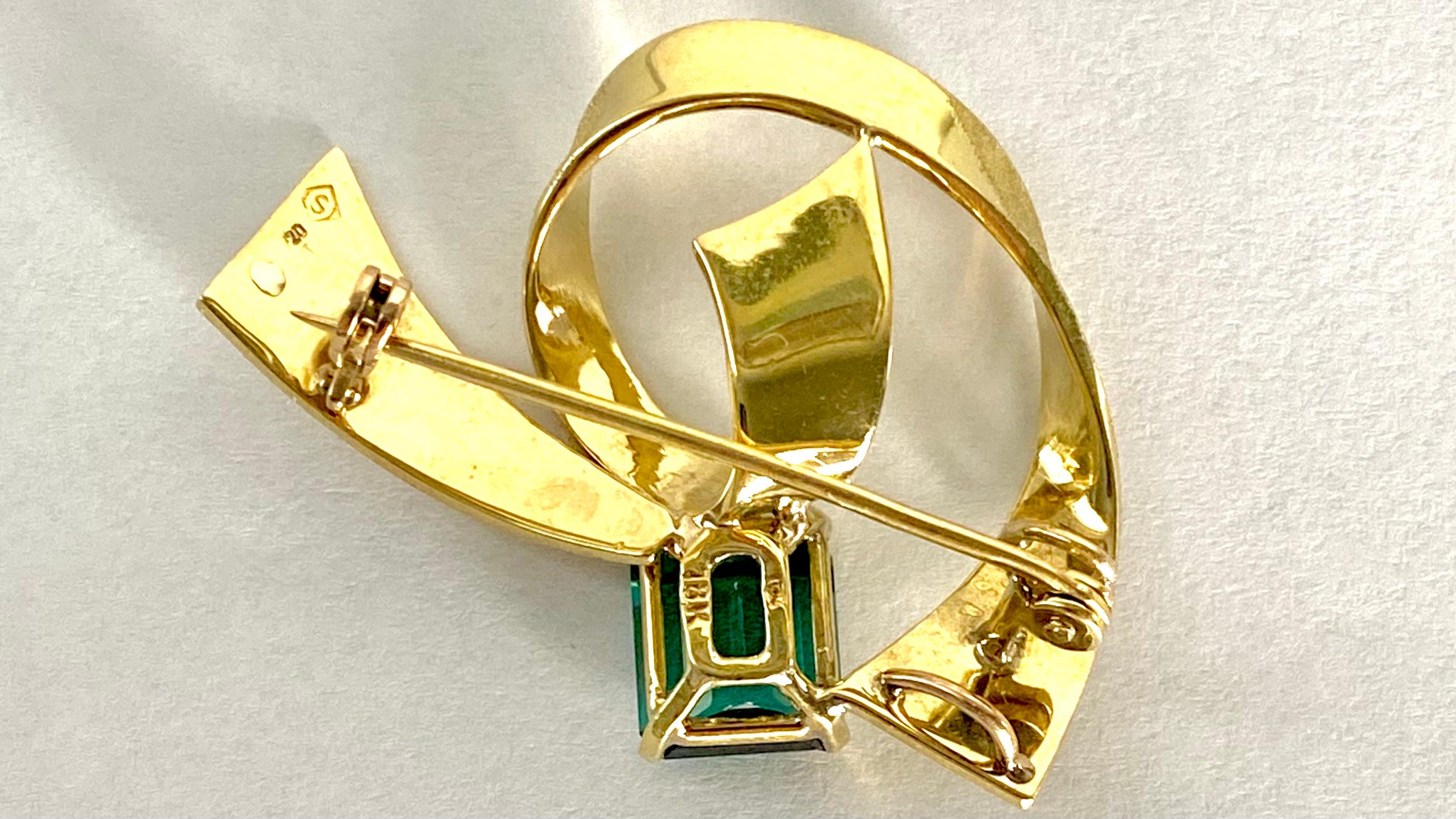 Rare H Stern Mid-Century 18K Gold Blue-Green Tourmaline Modernist Brooch Pendant For Sale 1