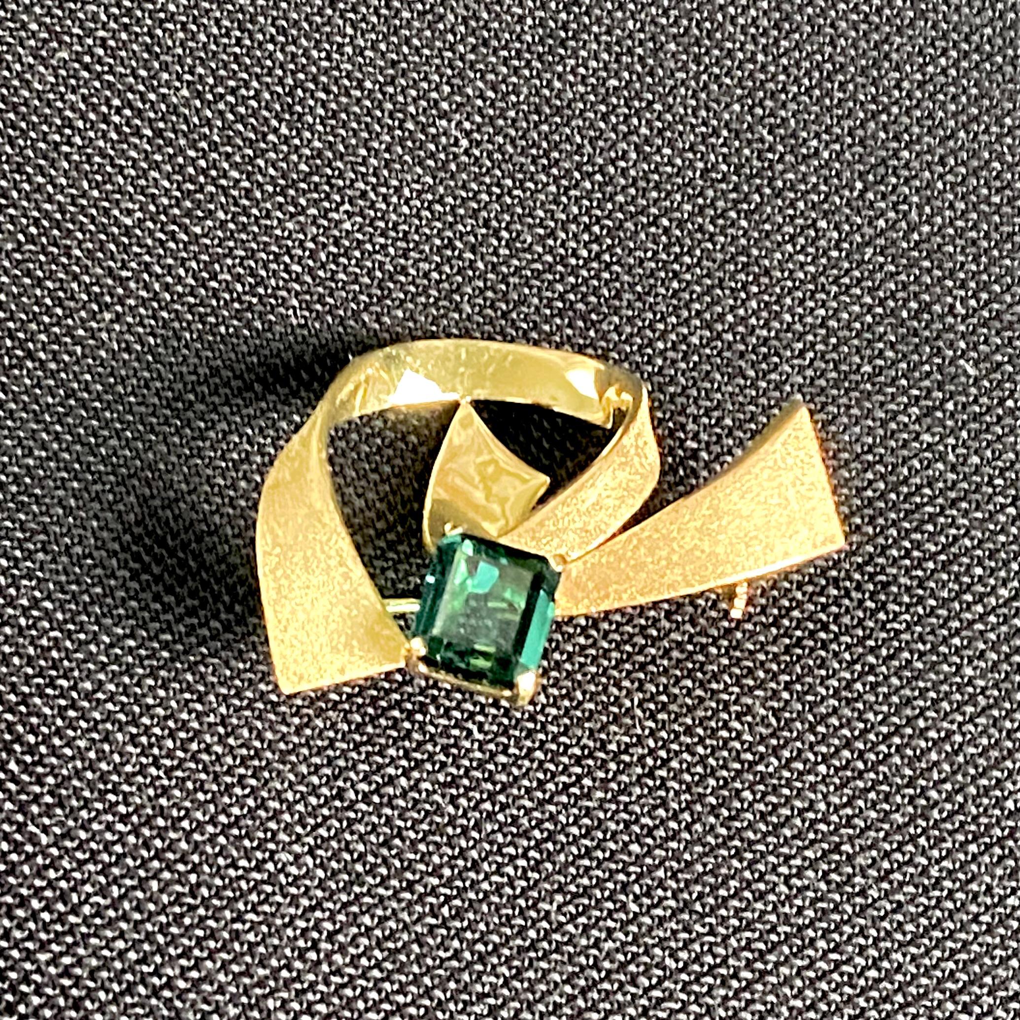 Rare H Stern Mid-Century 18K Gold Blue-Green Tourmaline Modernist Brooch Pendant For Sale 4