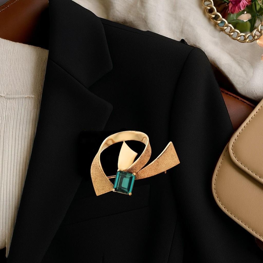 Rare H Stern Mid-Century 18K Gold Blue-Green Tourmaline Modernist Brooch Pendant In Good Condition For Sale In New York, NY
