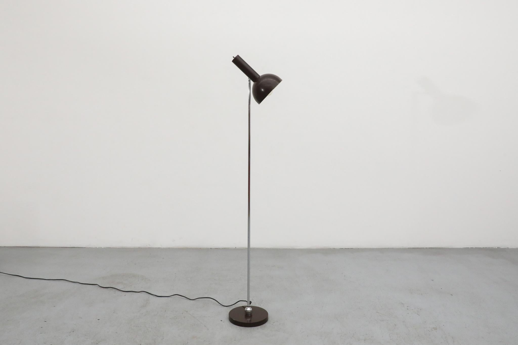 Seltene Hala Zeist Articulating 'Leaning' Stehleuchte von Herman Busquet (Moderne der Mitte des Jahrhunderts) im Angebot