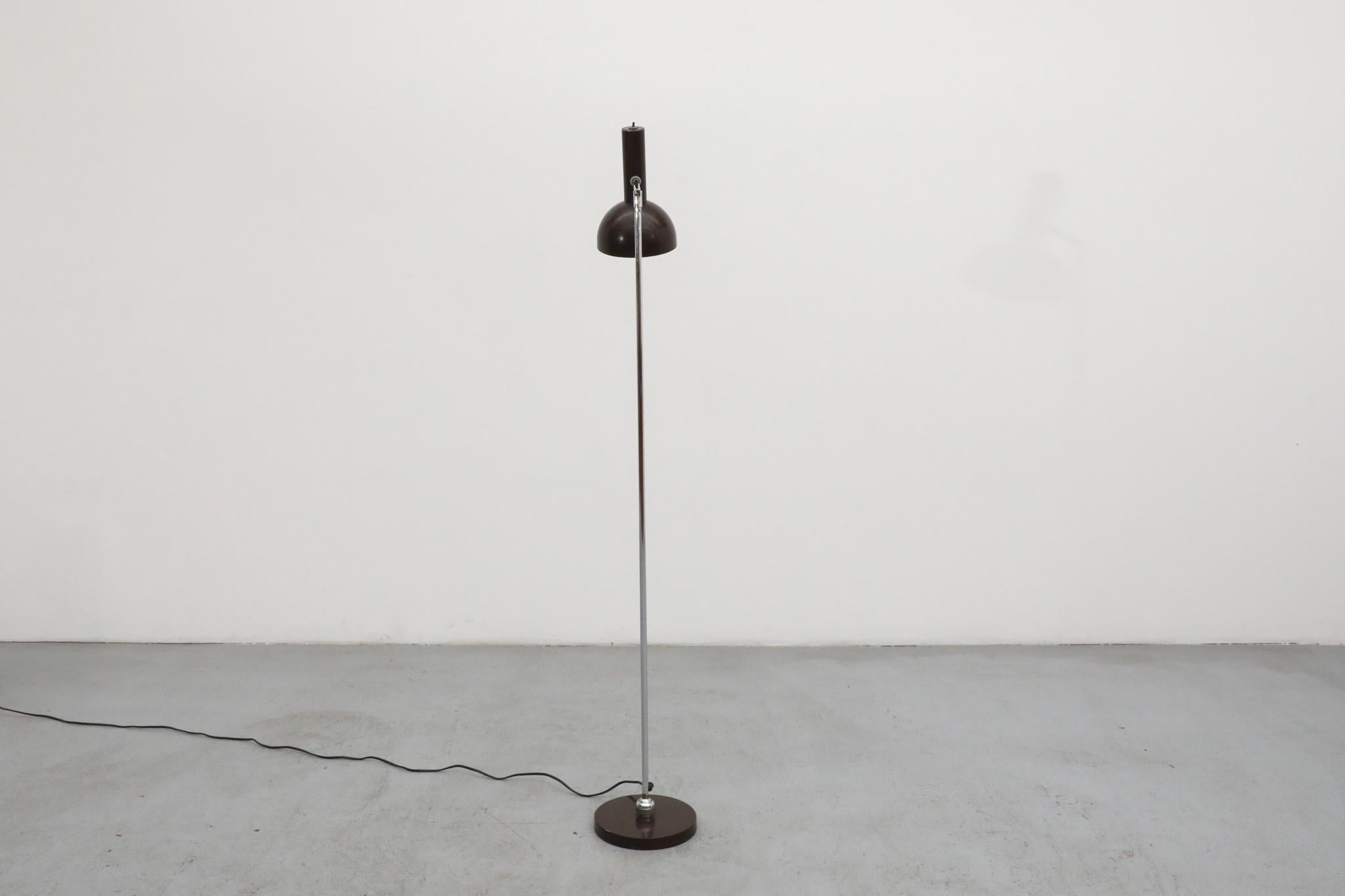 Seltene Hala Zeist Articulating 'Leaning' Stehleuchte von Herman Busquet (Mitte des 20. Jahrhunderts) im Angebot