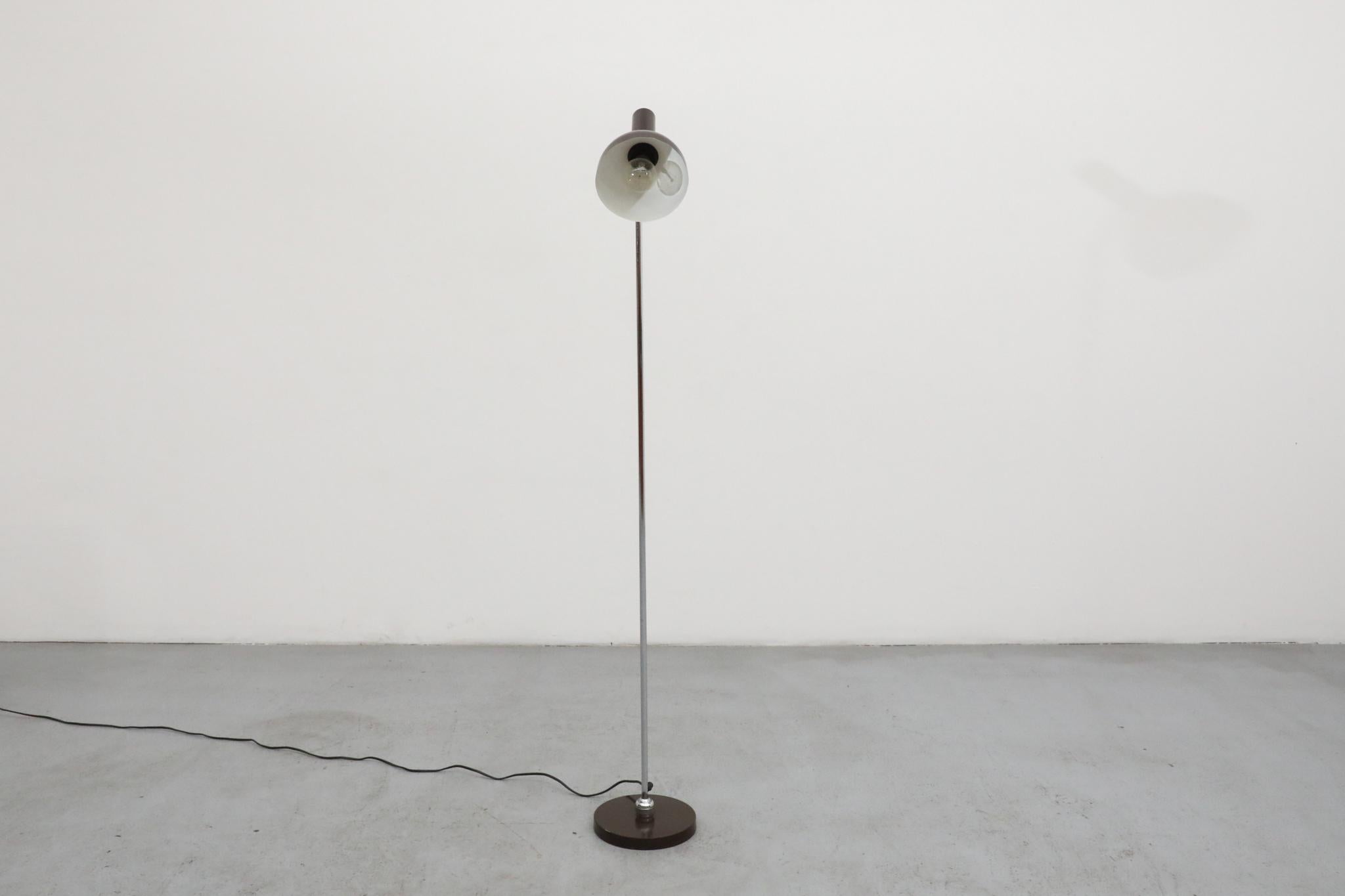 Seltene Hala Zeist Articulating 'Leaning' Stehleuchte von Herman Busquet (Metall) im Angebot