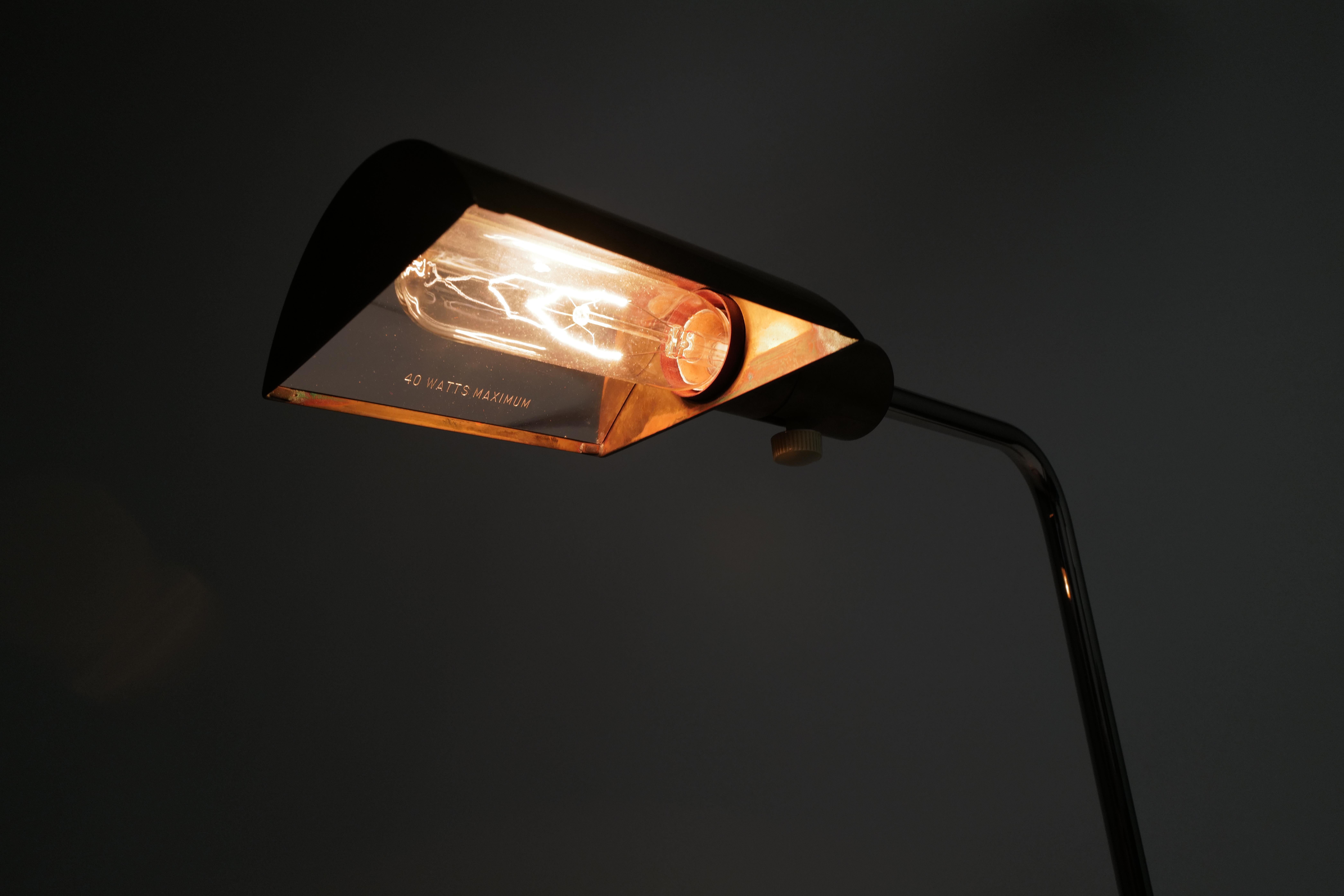 Seltene Halbmond-Stehlampe aus Messing von Cedric Hartman im Angebot 2