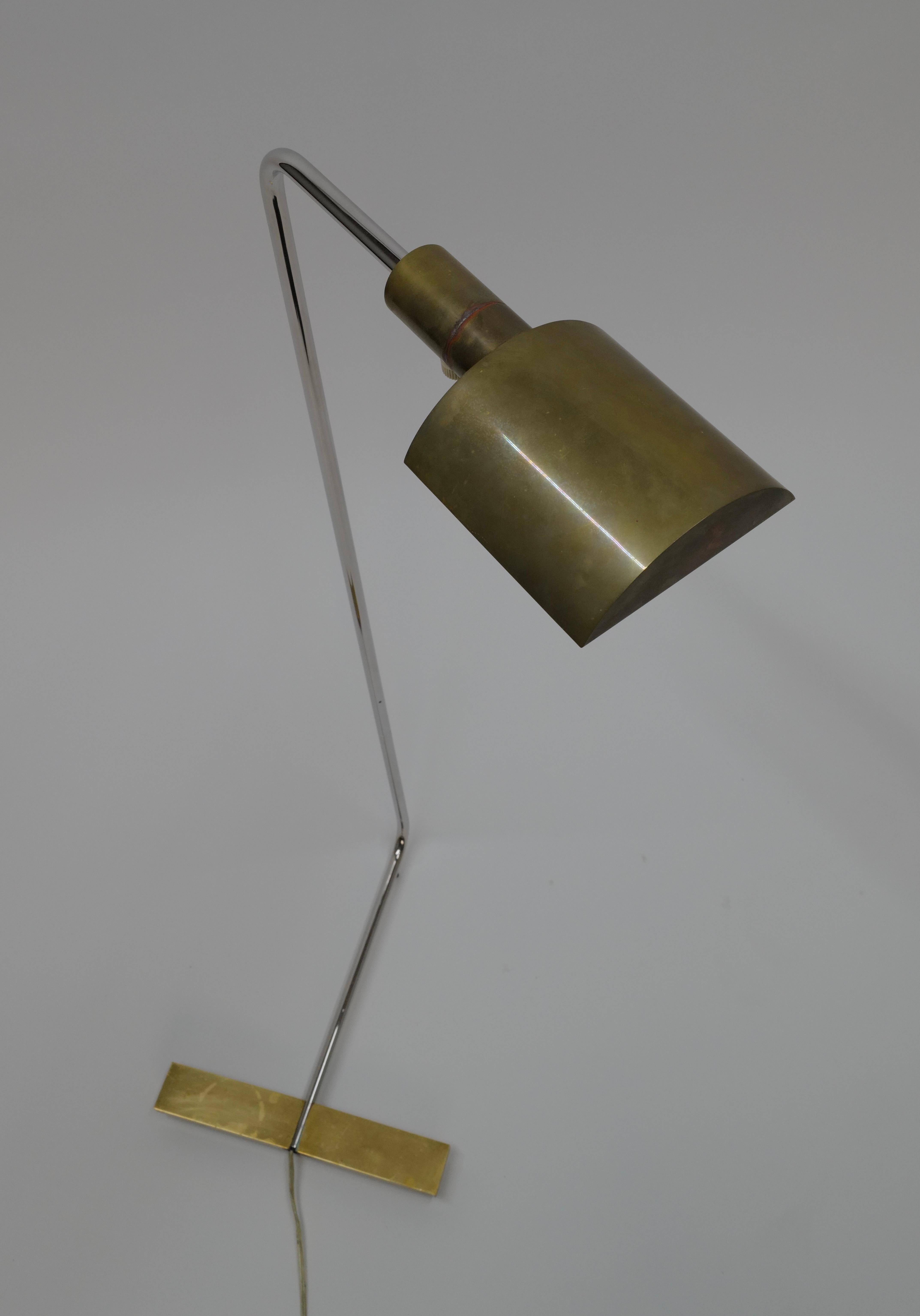 Seltene Halbmond-Stehlampe aus Messing von Cedric Hartman (Ende des 20. Jahrhunderts) im Angebot