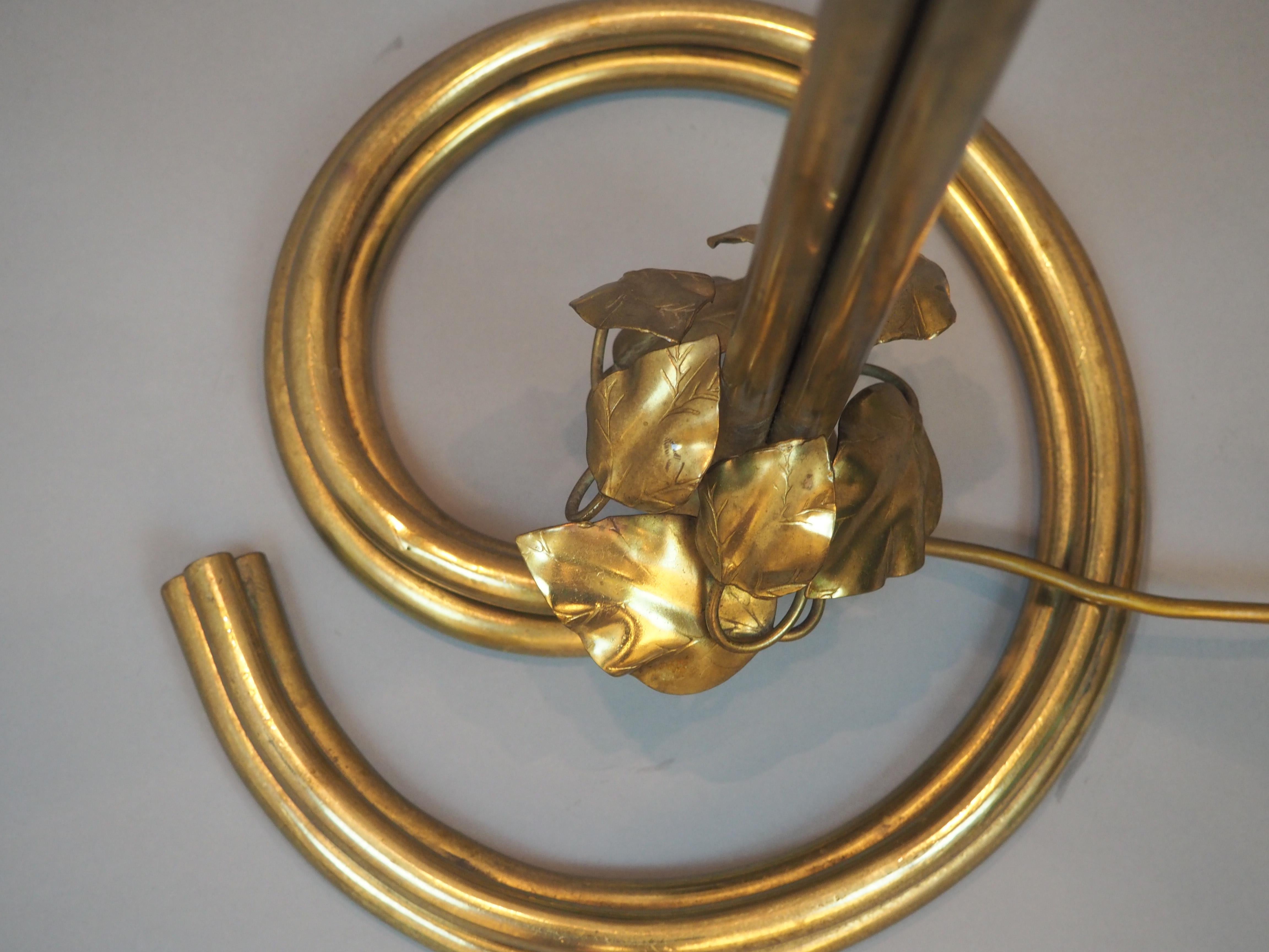 Mid - Century Hammered Brass Floor Lamp attr. to Maison Charles, circa 1960s In Good Condition For Sale In Wiesbaden, Hessen