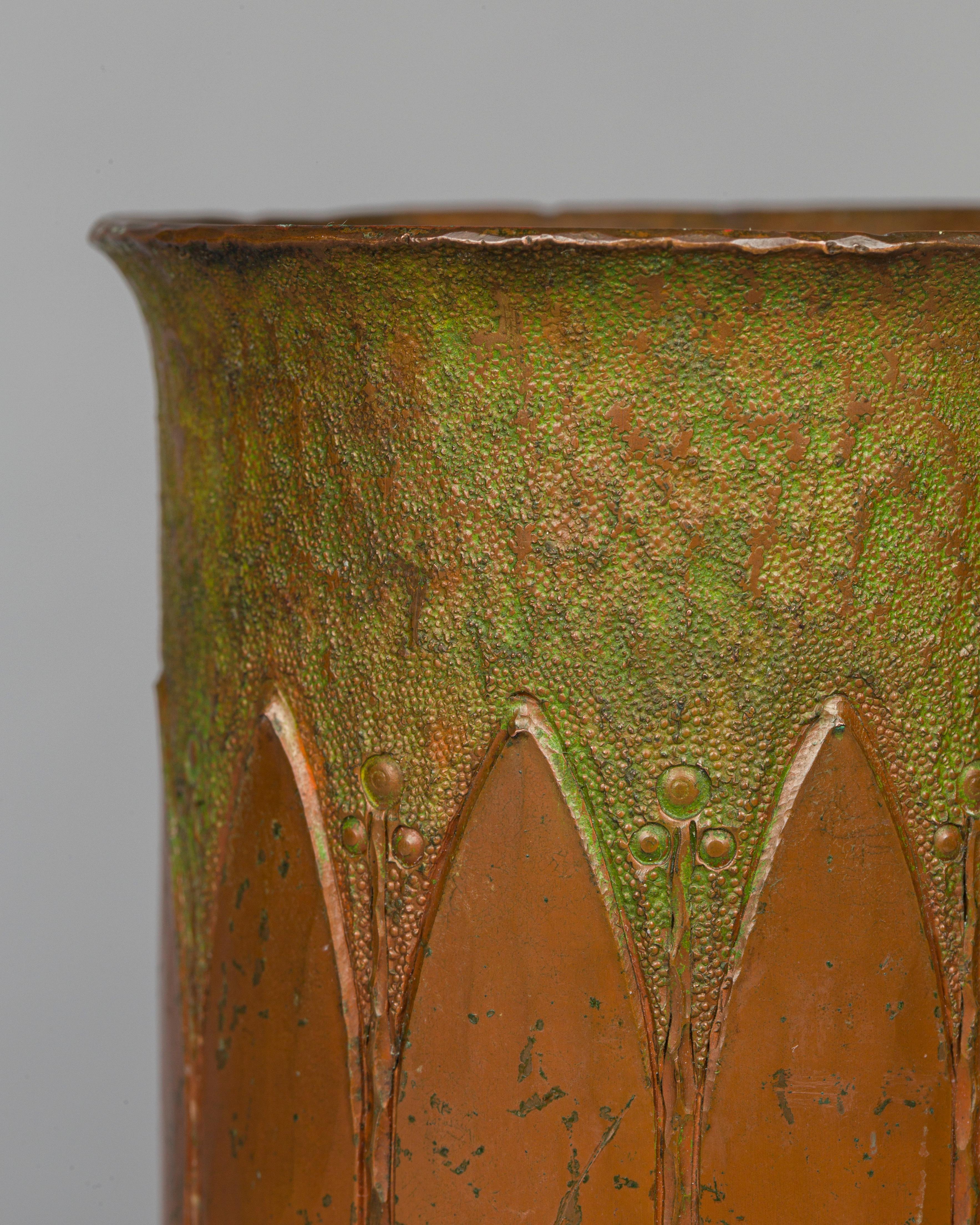 American Rare Hammered Copper Cylindrical Vase, Roycroft, circa 1910 For Sale