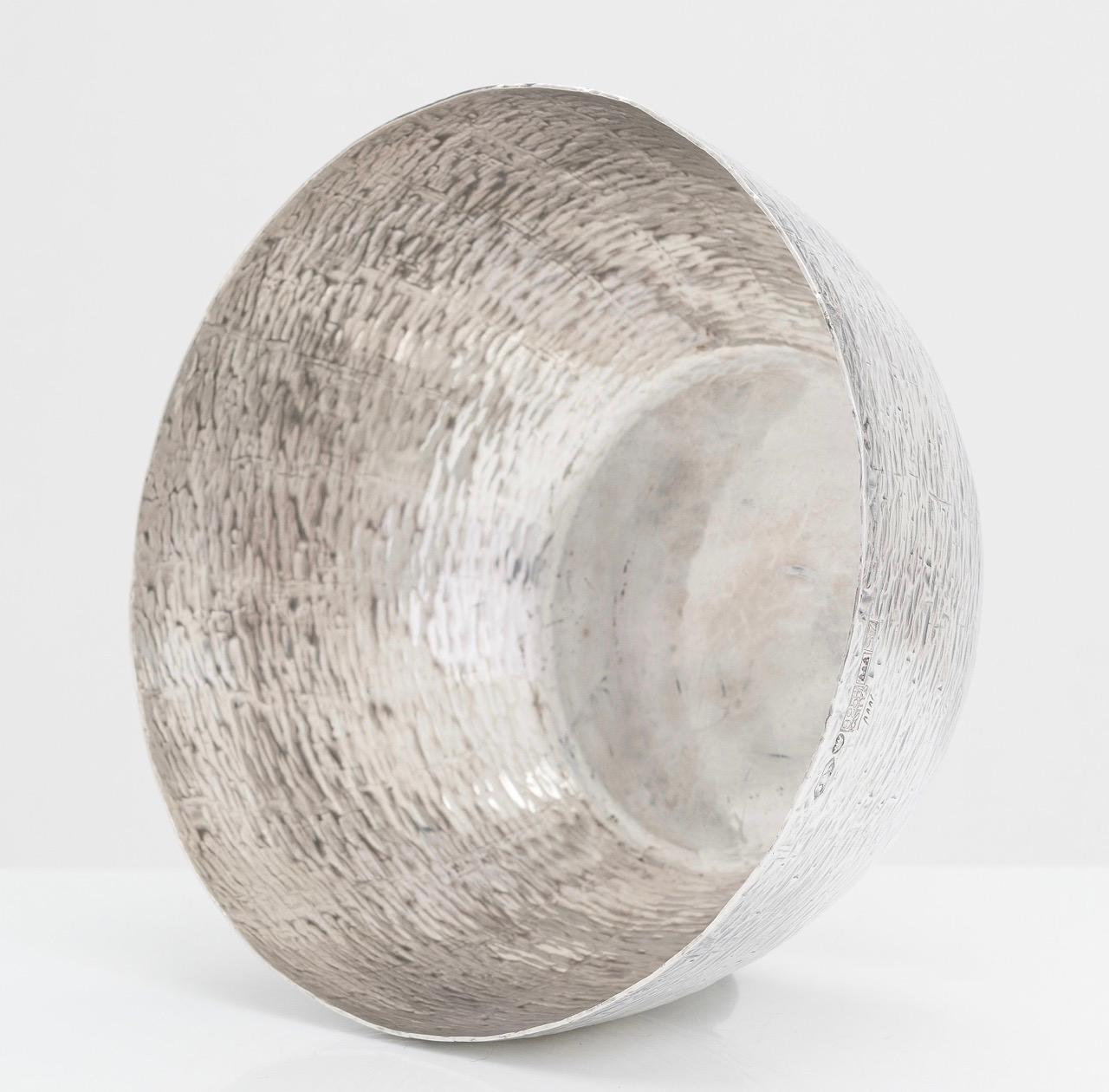 Hammered Silver Bowl by Tapio Wirkkala, TW 243, Finland, 1971, Decorative Bowl For Sale 3