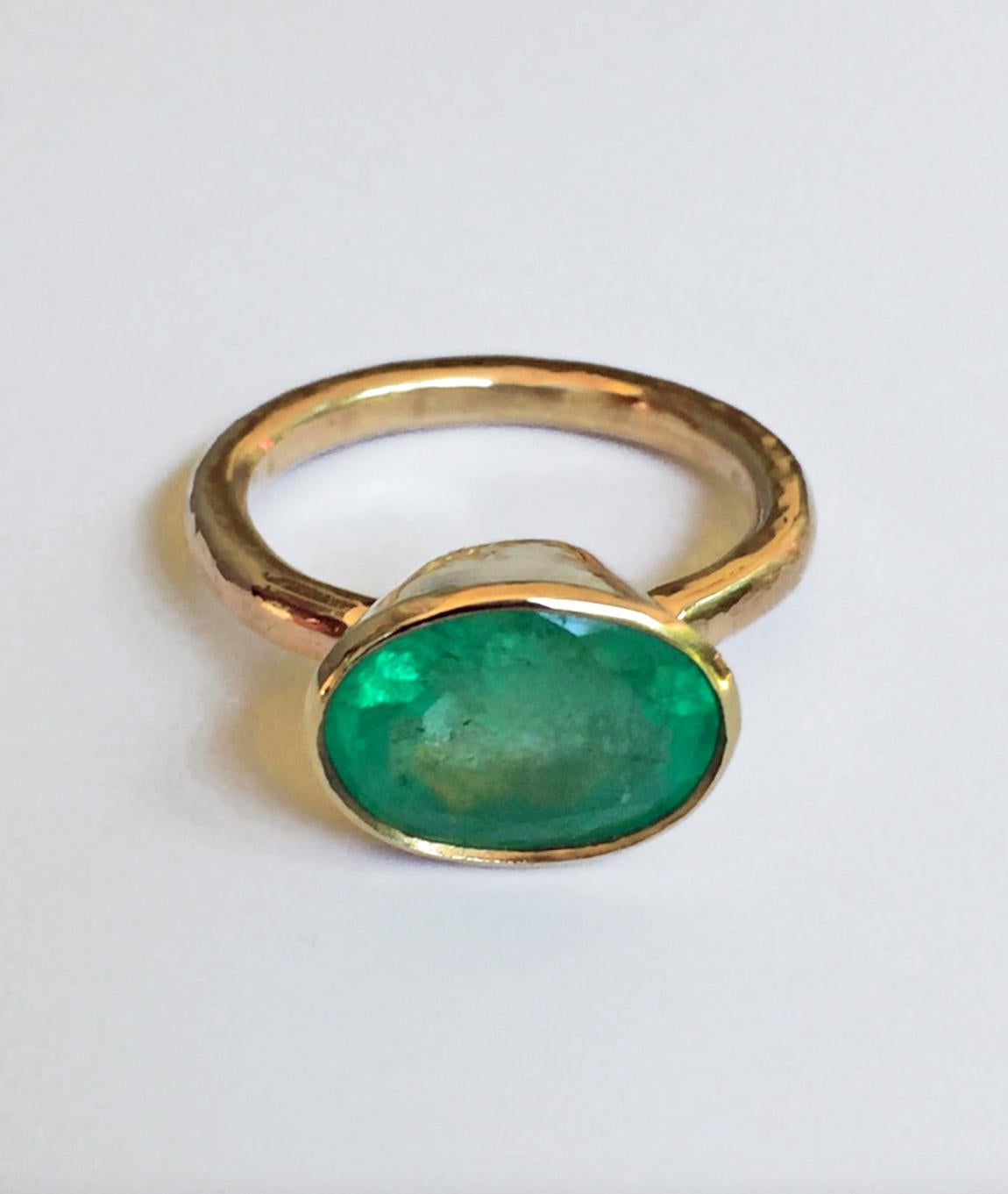 Rare Hammered Yellow Gold Emerald Ring Big 4.80 Carat Natural Colombian Emerald 2