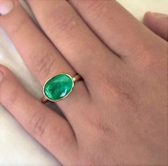 Rare Hammered Yellow Gold Emerald Ring Big 4.80 Carat Natural Colombian Emerald
