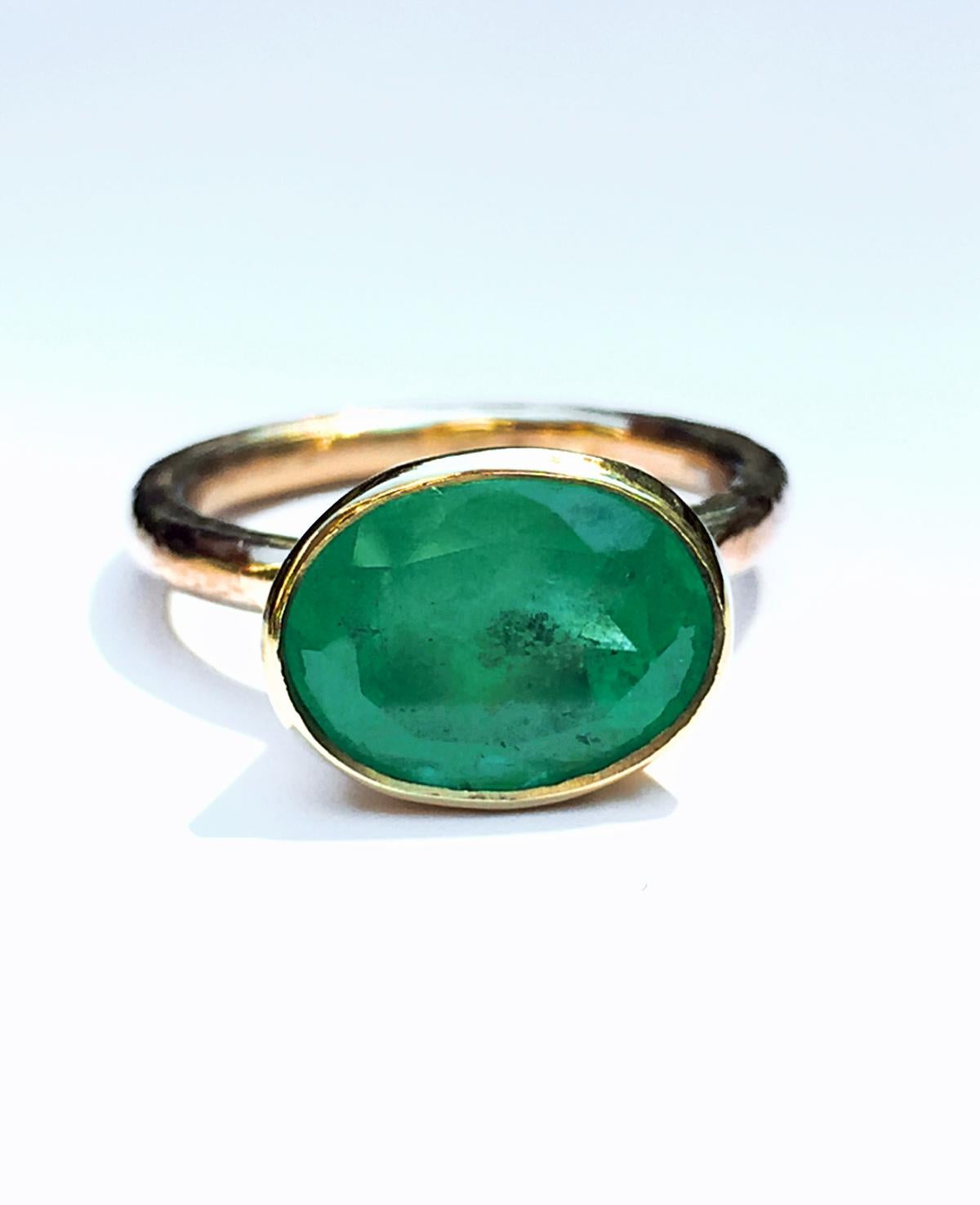 Oval Cut Rare Hammered Yellow Gold Emerald Ring Big 4.80 Carat Natural Colombian Emerald
