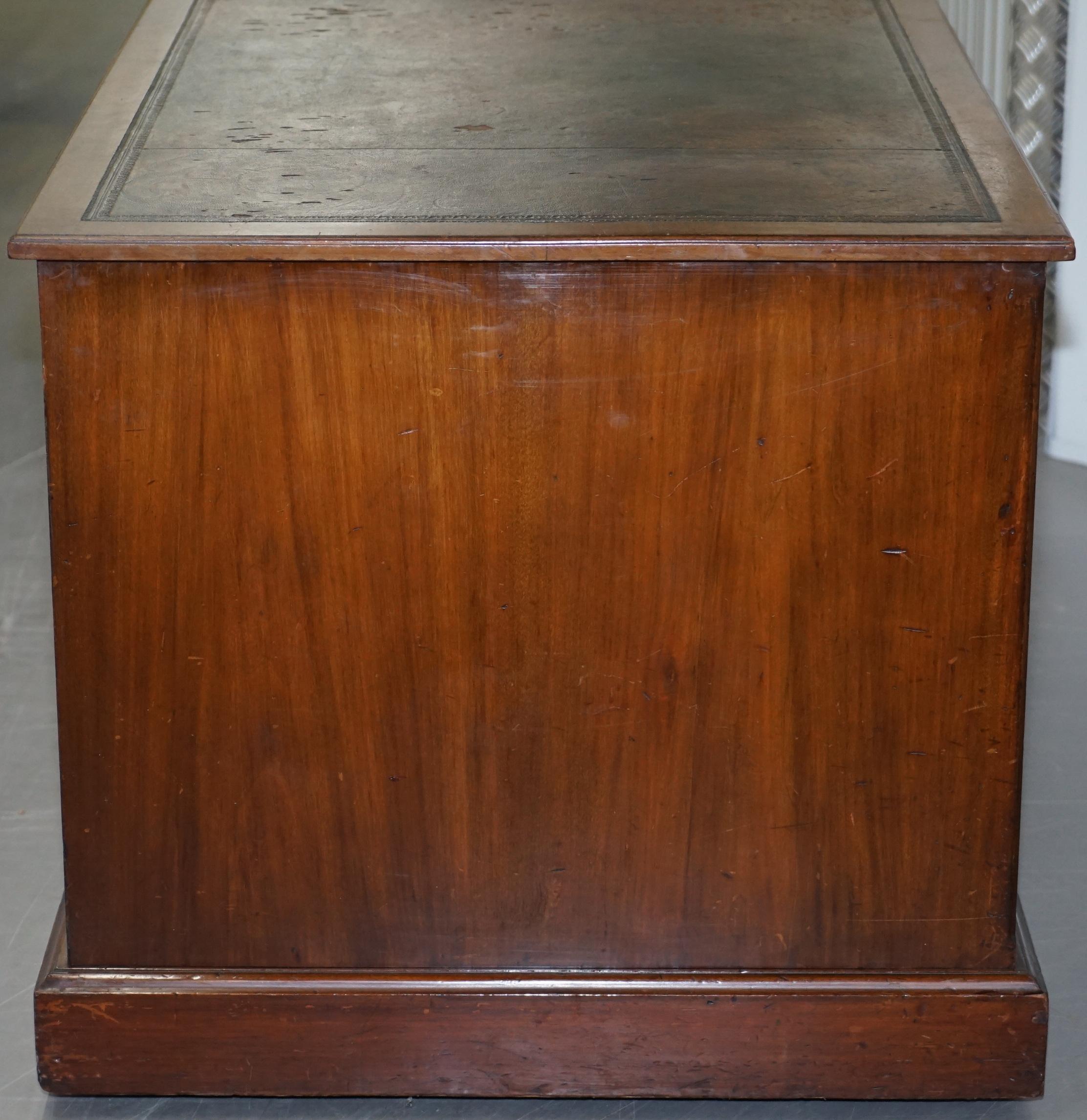 Raro escritorio con dos pedestales de madera dura Hampton & Sons's Pall Mall en venta 3