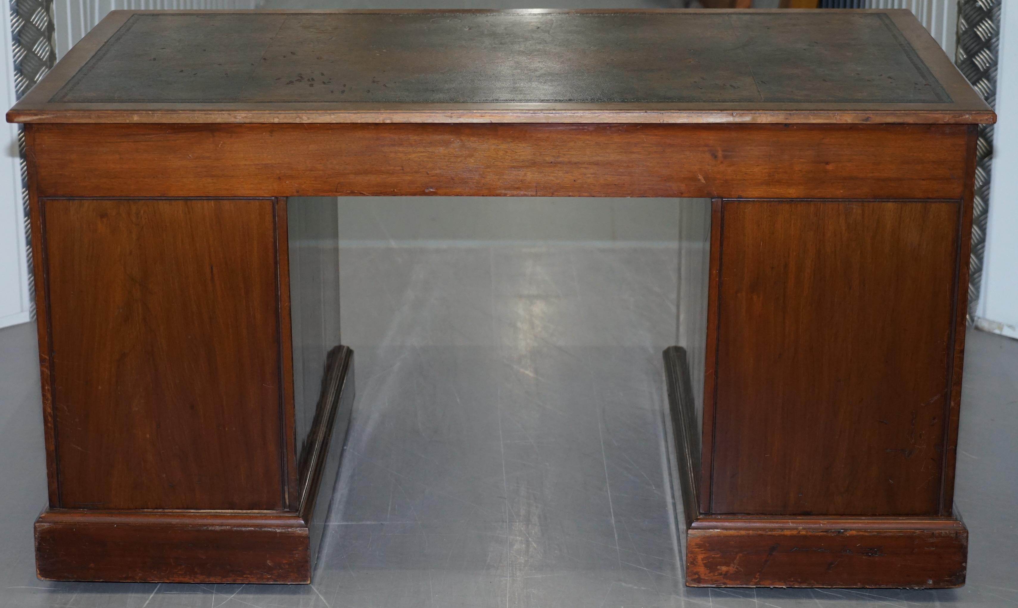 Raro escritorio con dos pedestales de madera dura Hampton & Sons's Pall Mall en venta 4