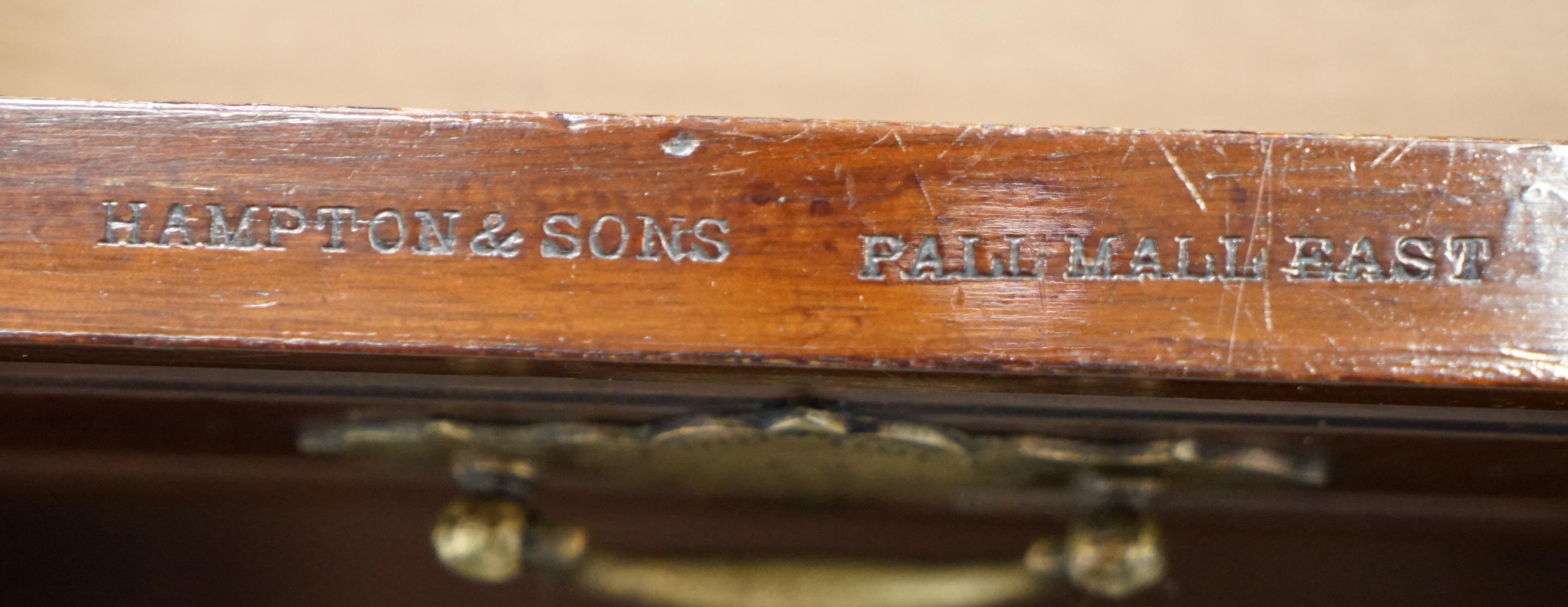 Raro escritorio con dos pedestales de madera dura Hampton & Sons's Pall Mall en venta 8