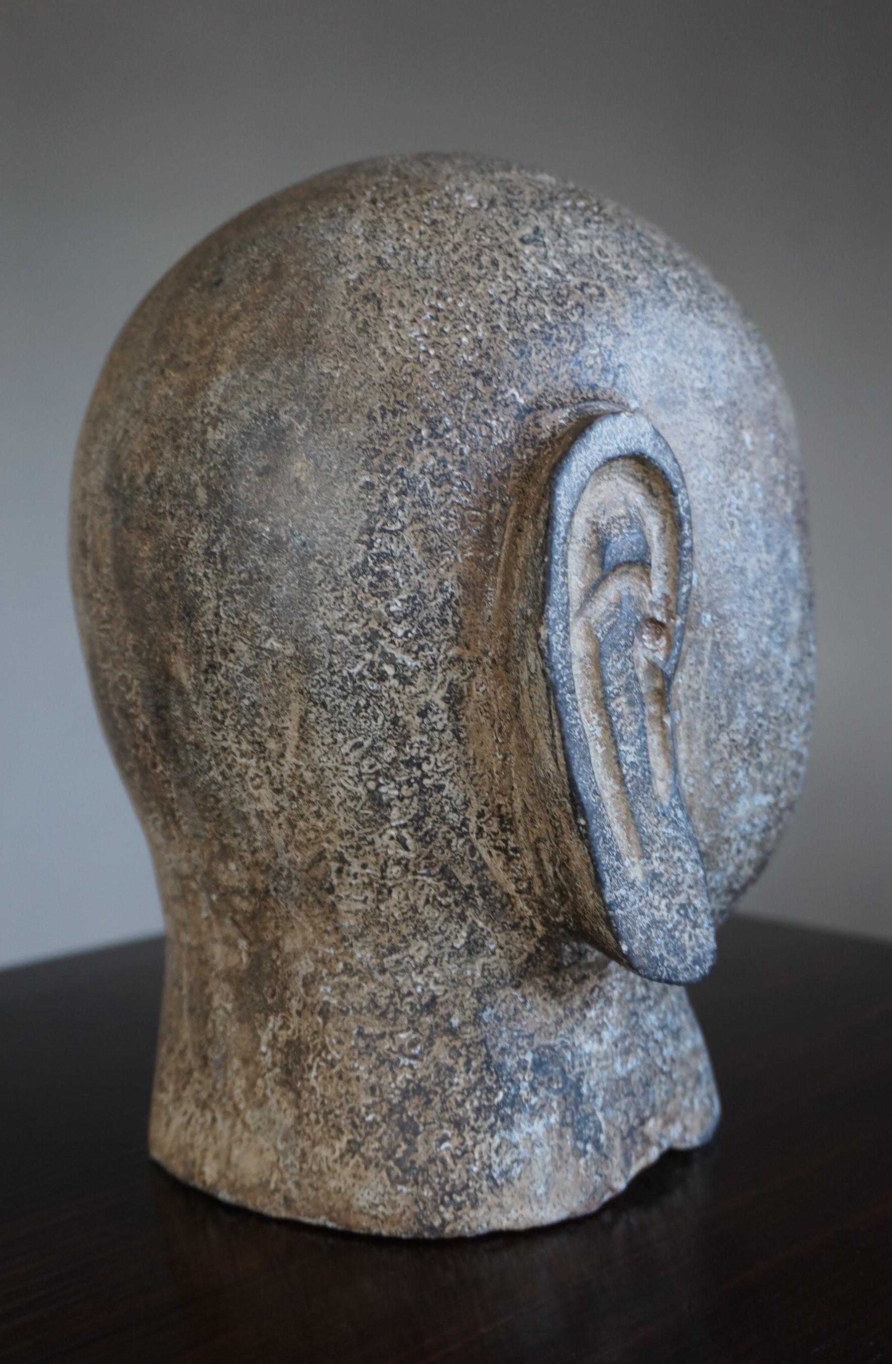 20ième siècle Rare sculpture de tête de Bouddha japonaise ancienne en marbre ou granit, sculptée à la main en vente