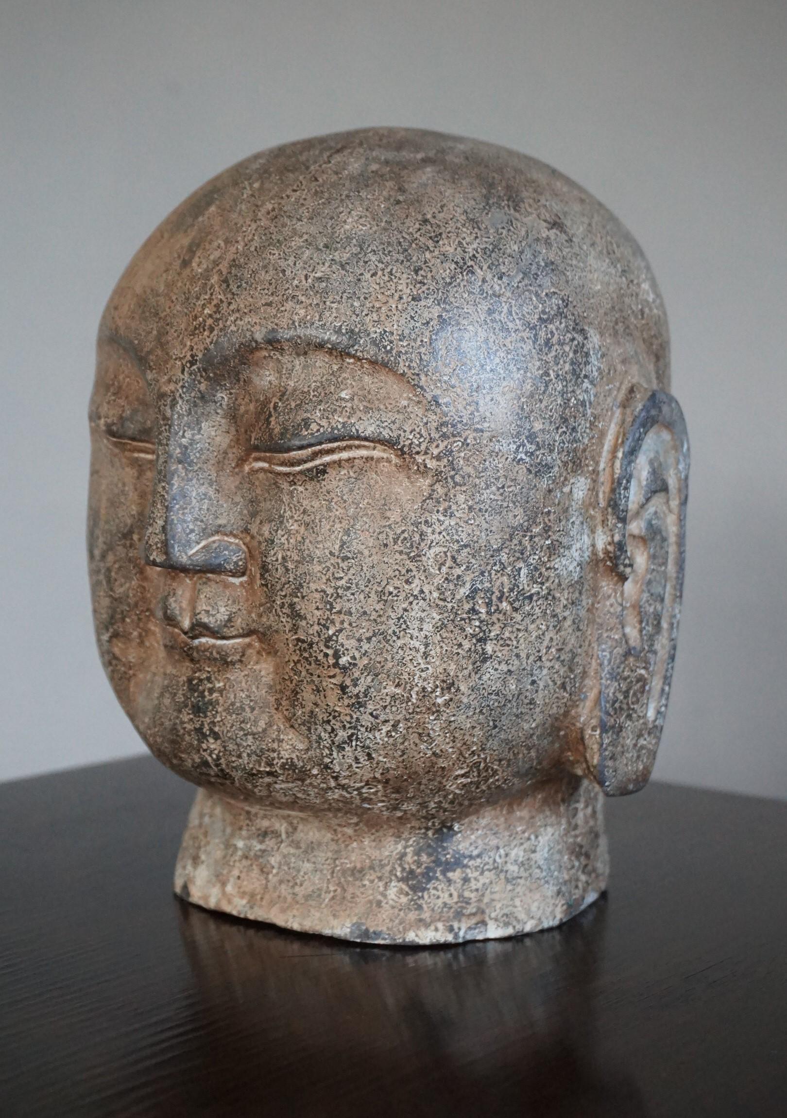 Rare sculpture de tête de Bouddha japonaise ancienne en marbre ou granit, sculptée à la main en vente 3