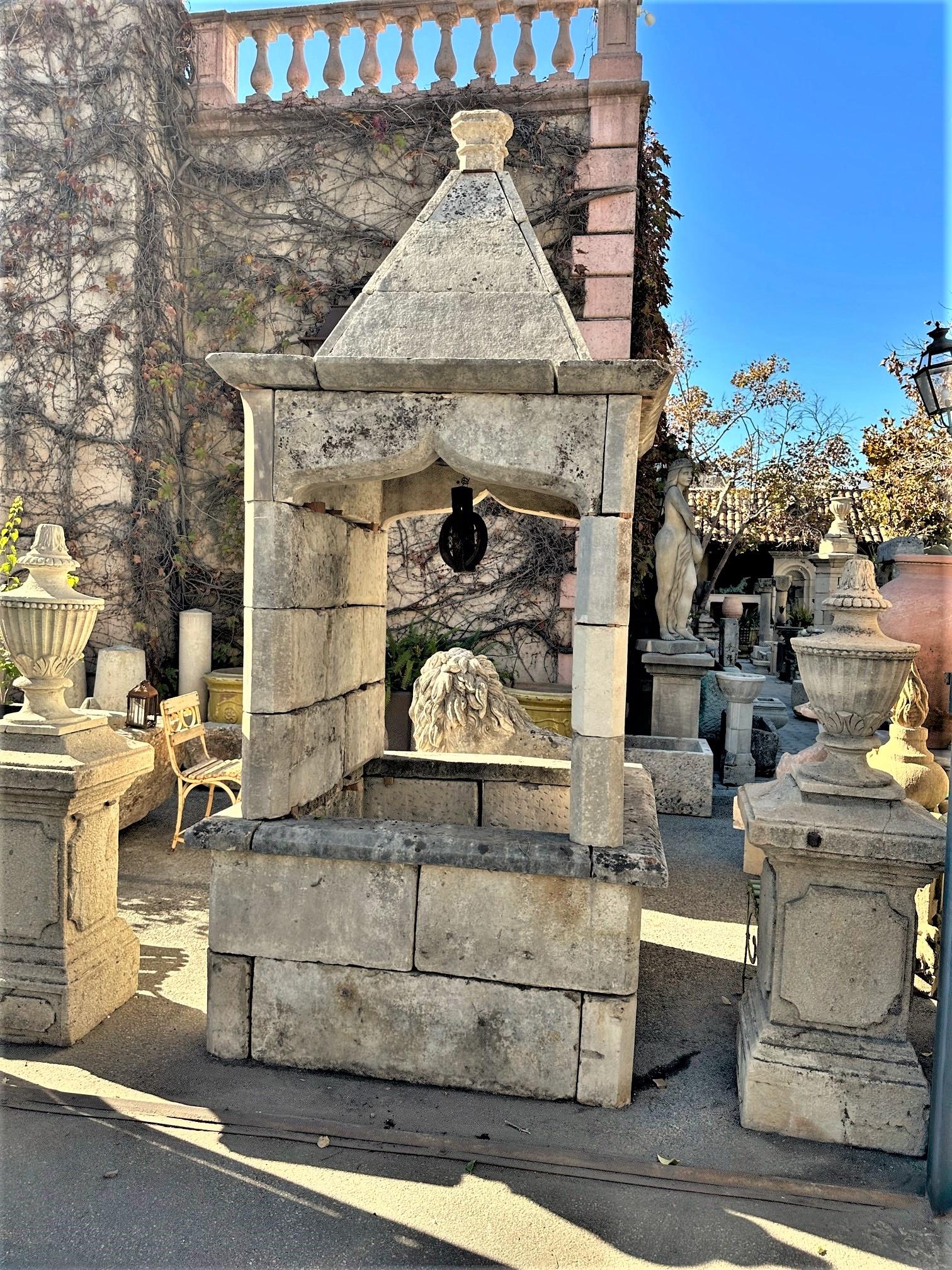 Seltener handgeschnitzter antiker Stein-Wasserbecken-Brunnen Focal Point, LA CA (Gehämmert) im Angebot