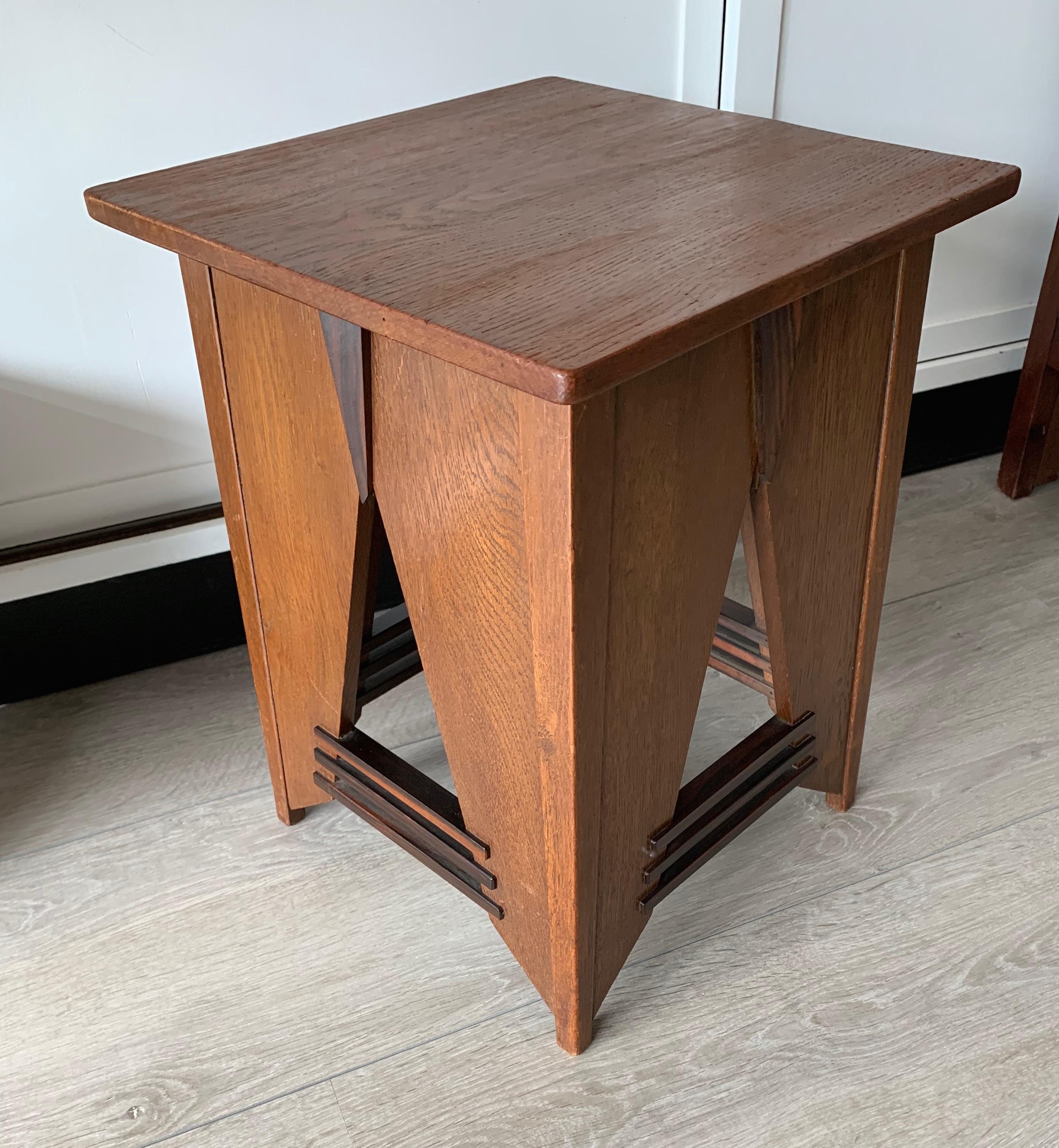 Striking design and excellent quality Dutch Arts & Crafts School table with a wonderful patina.

Designed P.E.L.Izeren (1886-1943), Made by Genneper Molen.

If you are a collector of beautifully handcrafted and stylish pieces from the Arts & Crafts