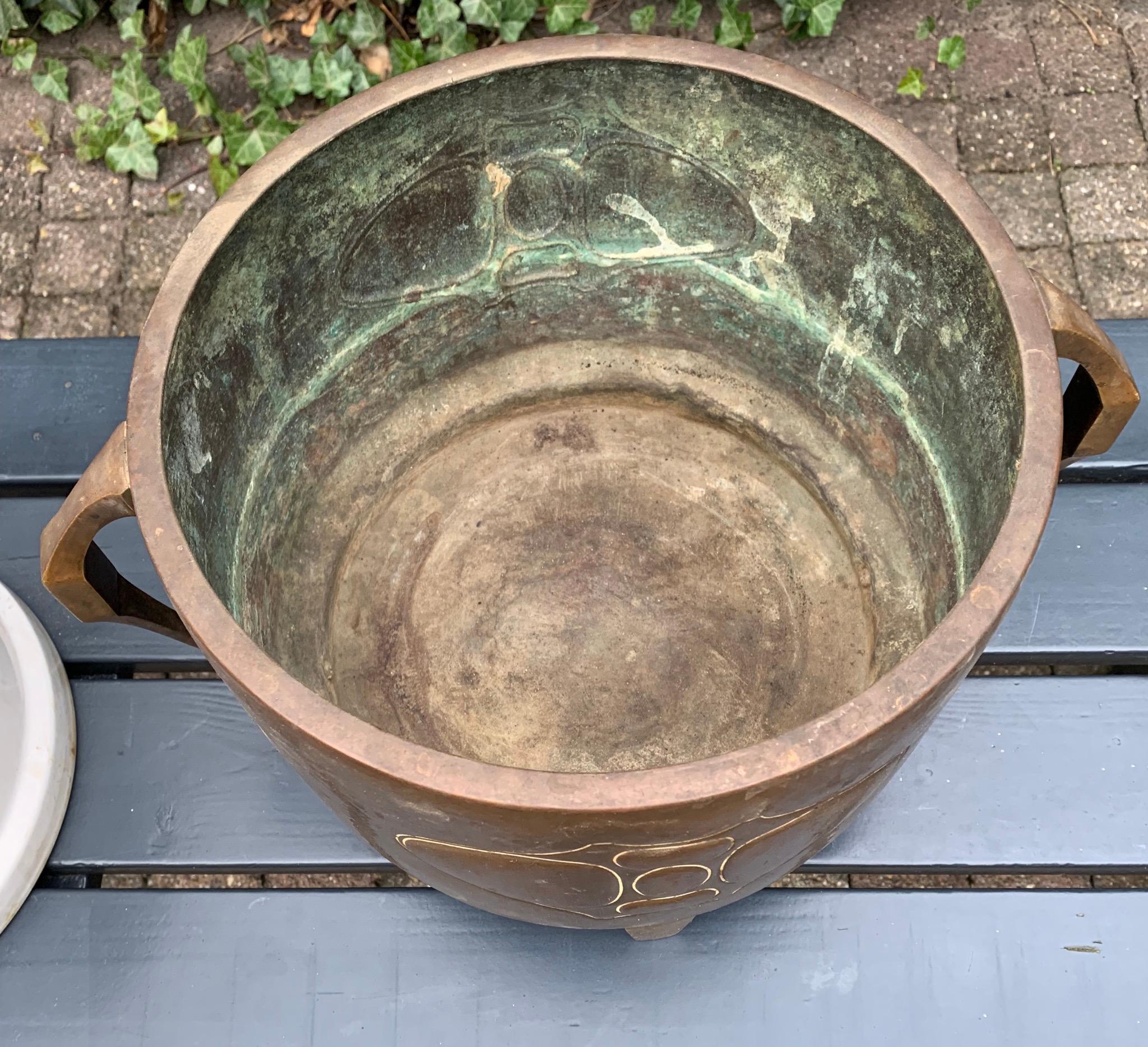 Raro Jardiniere o Wine Cooler in ottone e bronzo martellato a mano da WMF in vendita 4