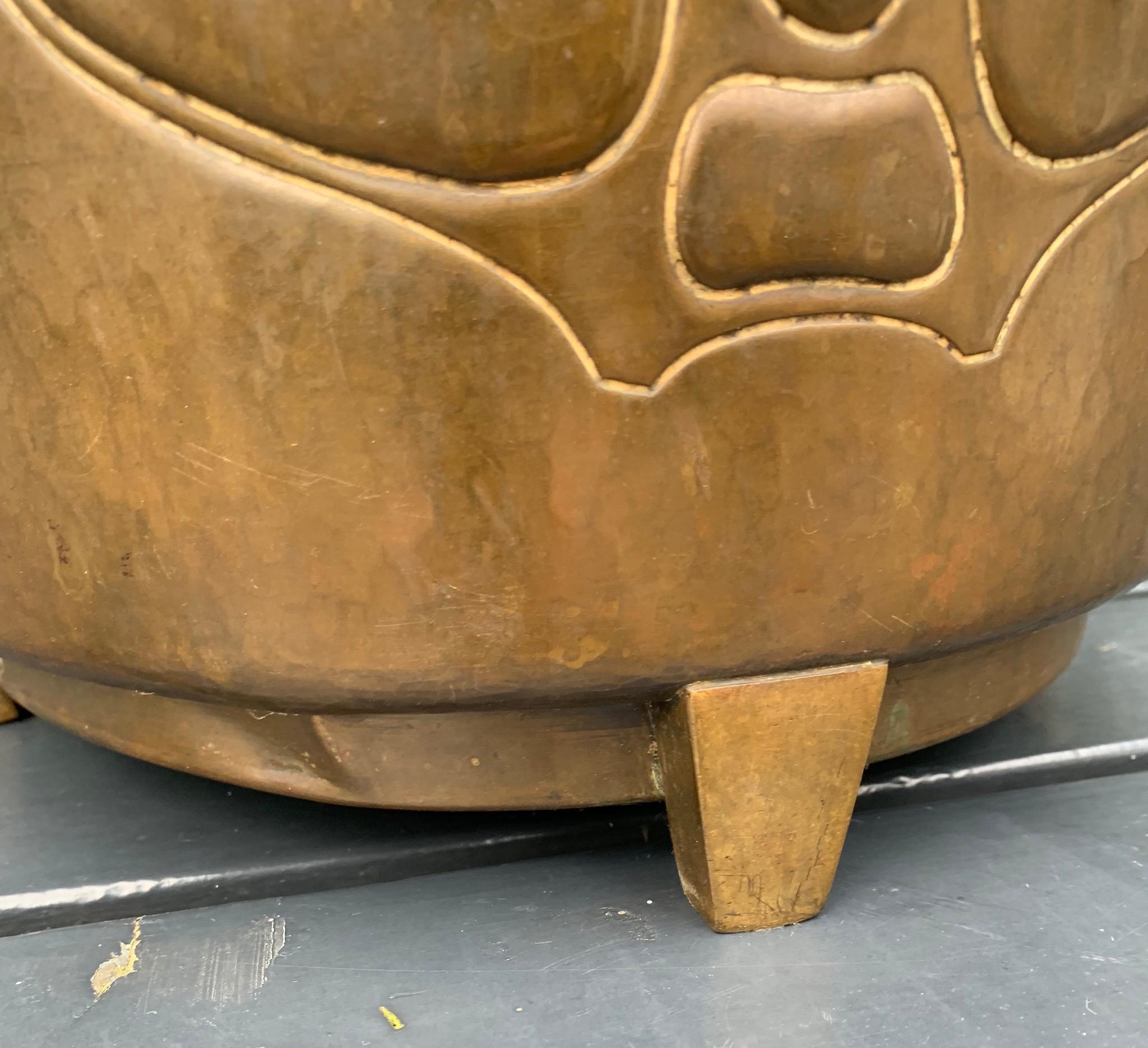 Seltene handgehämmerte Jardiniere oder Weinkühler aus Messing und Bronze im Arts & Crafts-Stil von WMF im Zustand „Gut“ im Angebot in Lisse, NL