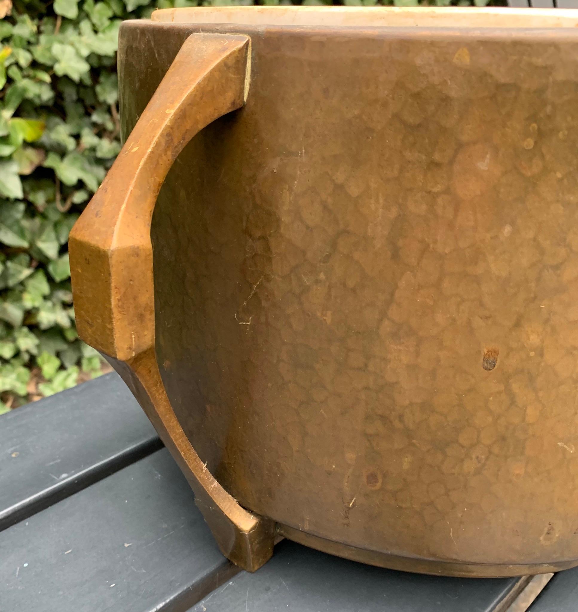 Smaltato Raro Jardiniere o Wine Cooler in ottone e bronzo martellato a mano da WMF in vendita