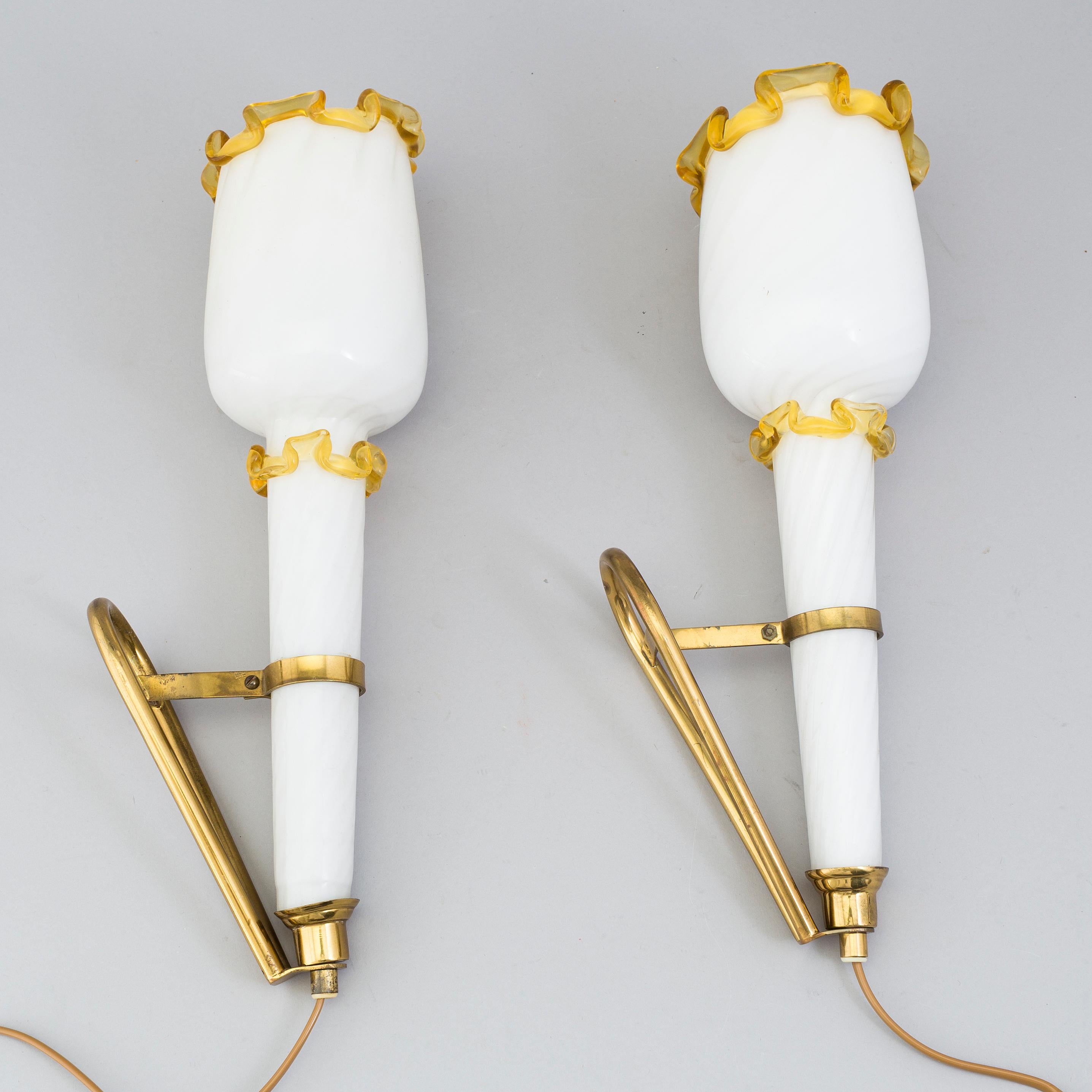 Brass Murano Glass Pair of Sconces Italy 1940 For Sale