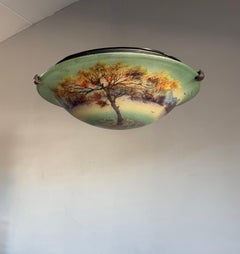 Rare support encastré Arts and Crafts peint à la main représentant une scène de lac et de montagne, signé