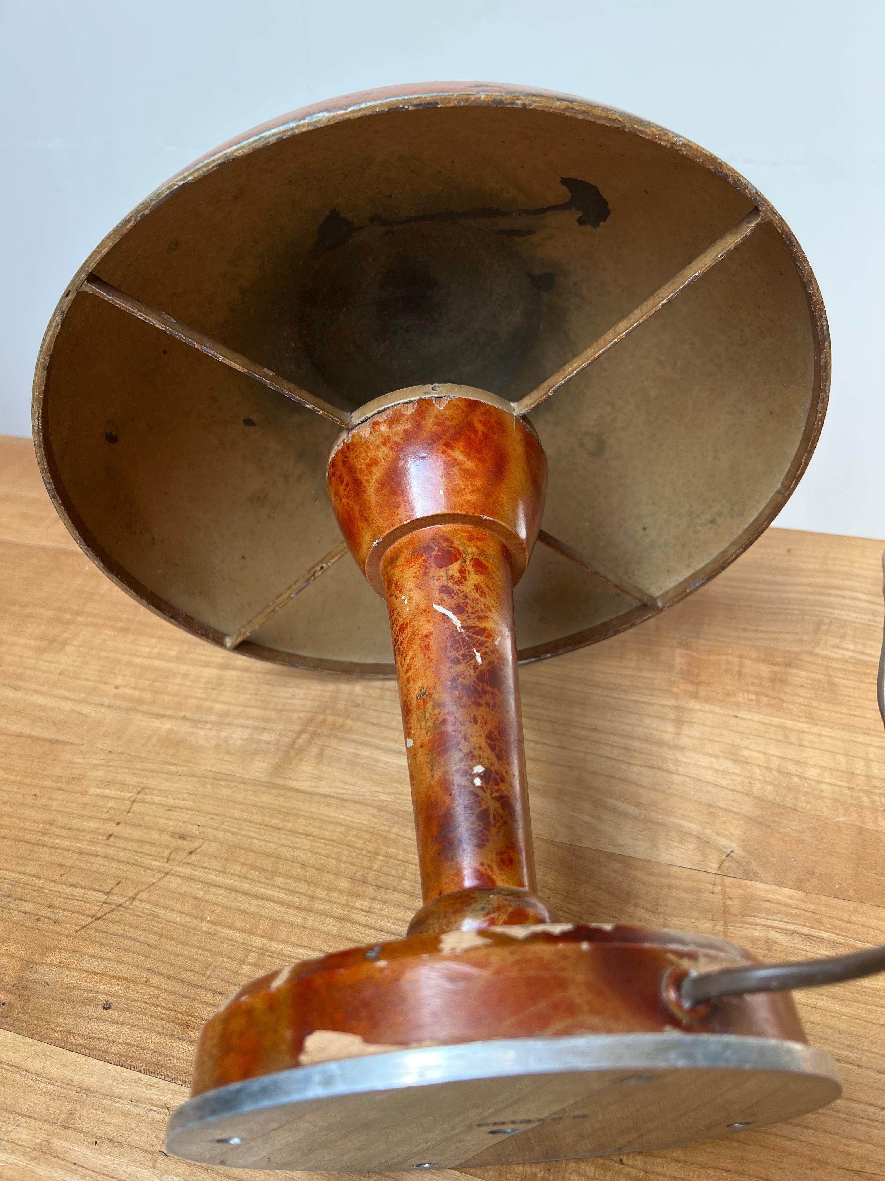 Rare lampe de bureau ou lampe à chapeau champignon Art Déco en laiton, métal et bois en vente 1
