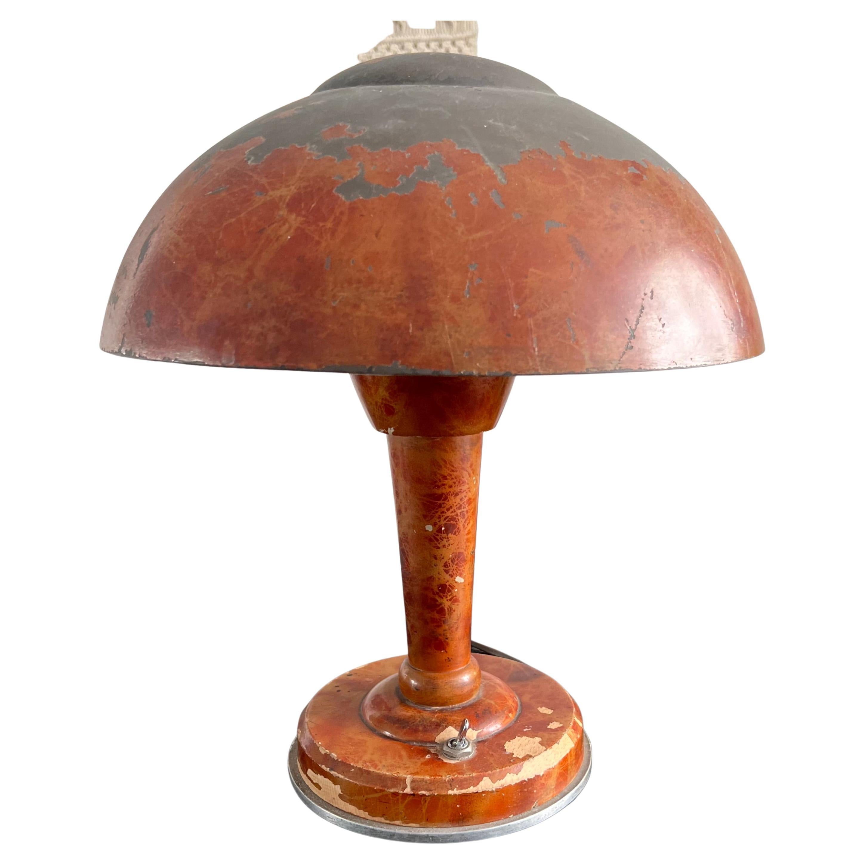 Rare lampe de bureau ou lampe à chapeau champignon Art Déco en laiton, métal et bois