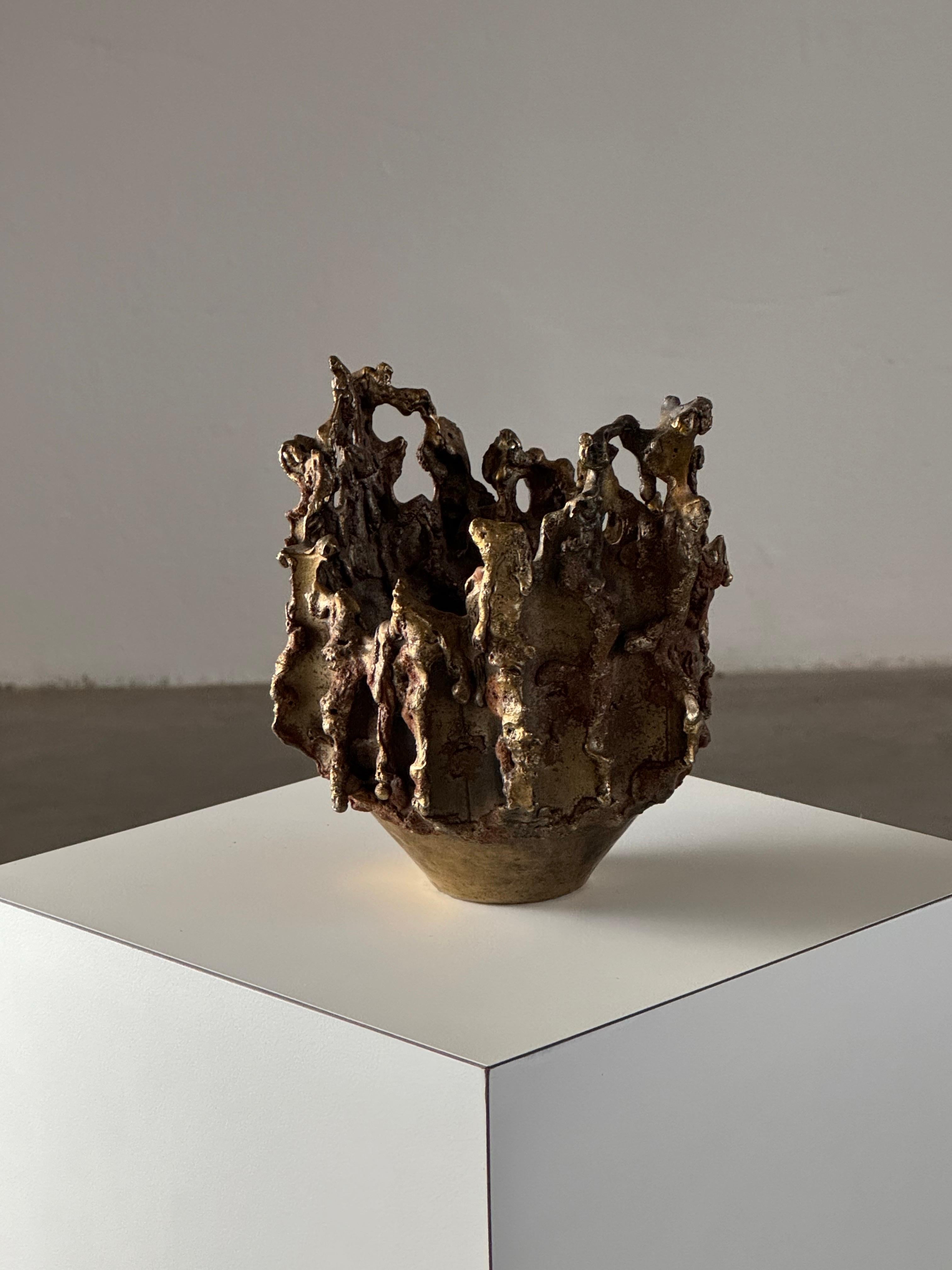 This exquisite, one-of-a-kind bronze vase by Marcello Fantoni is a true work of art, steeped in the brutalist style that defined his legacy. Signed by the artist on its base, this vase is more than a mere vessel—it’s a testament to Fantoni’s mastery